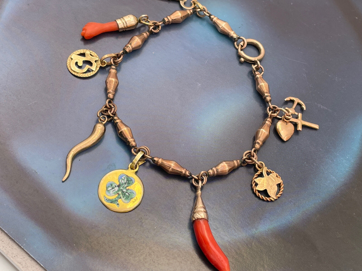 Bracciale portafortuna antico in oro rosa 6/7 kt con 8 charms – foto 4