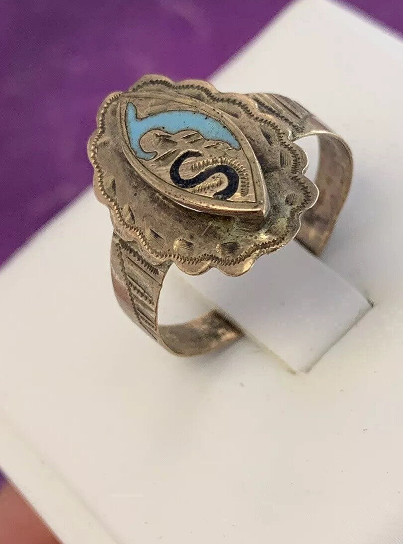 Anello borbonico largo con smalti e lettera S in oro 6/7 kt, fine '800