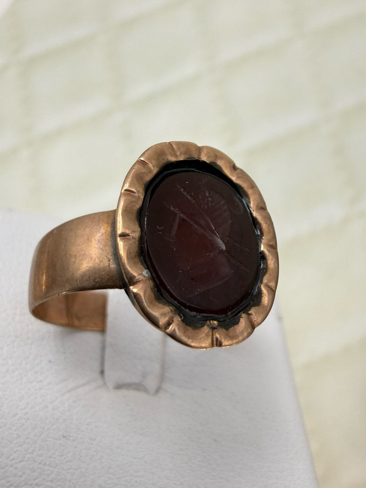 Anello borbonico in oro 6/7 kt con corniola incisa a guerriero, fine '800 – foto 11