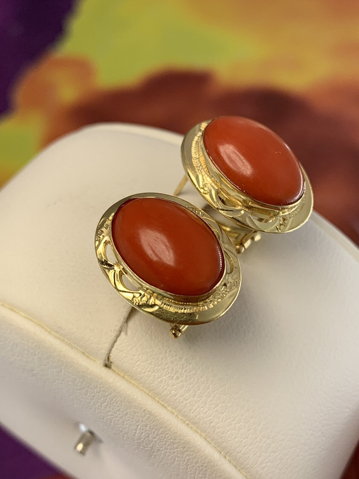 Orecchini artigianali in oro 18 kt con corallo mediterraneo ovale – foto 6