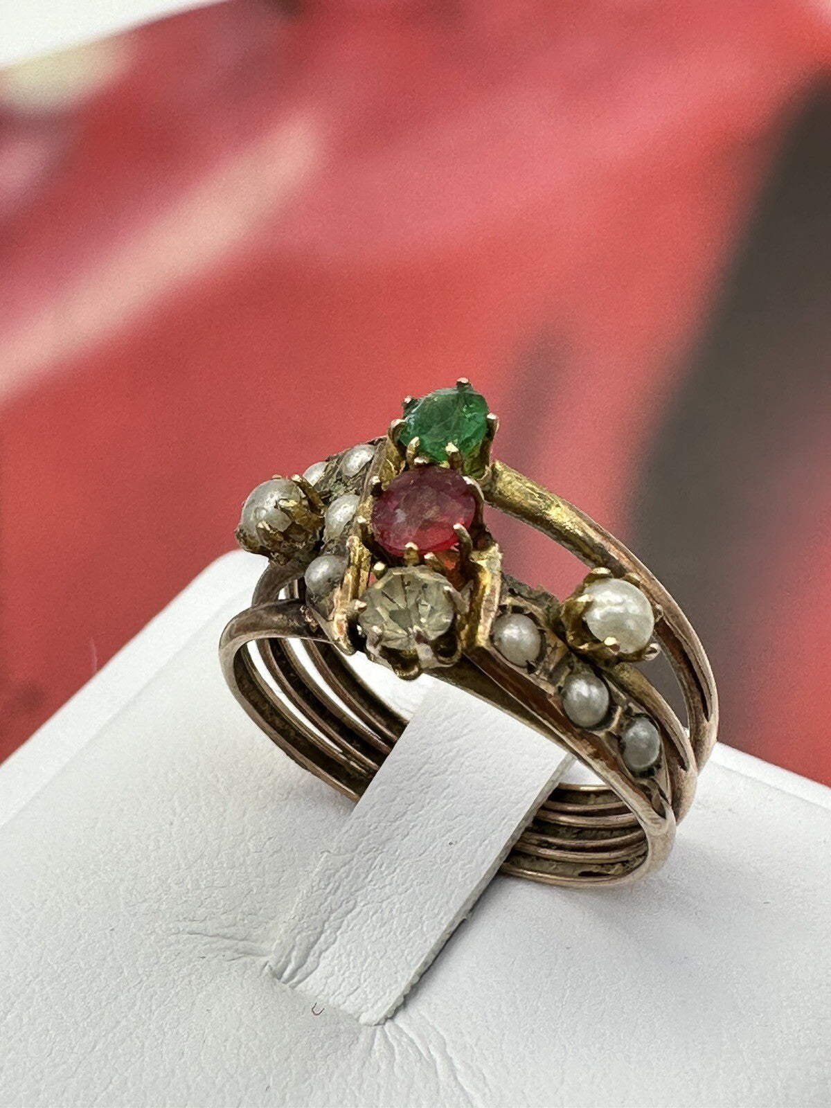 Anello borbonico in oro 6/7 kt con paste vitree e microperle, fine '800 – foto 4