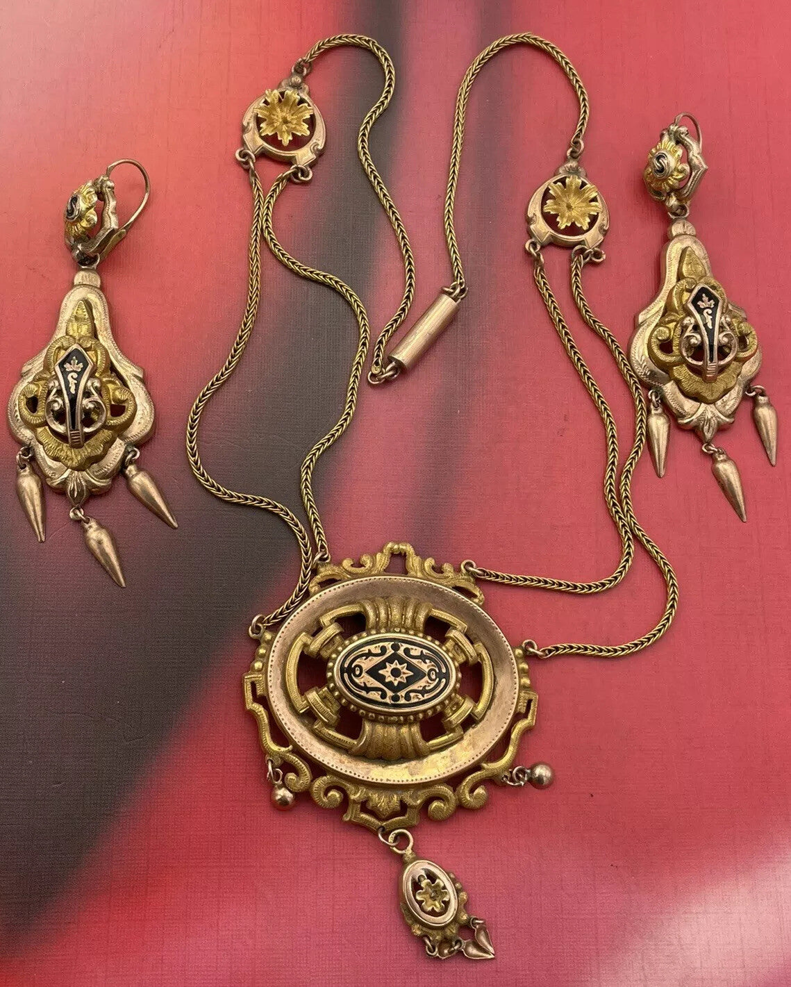 Parure borbonica collana e orecchini in oro 6/7 kt con smalti neri, fine '800 – foto 3