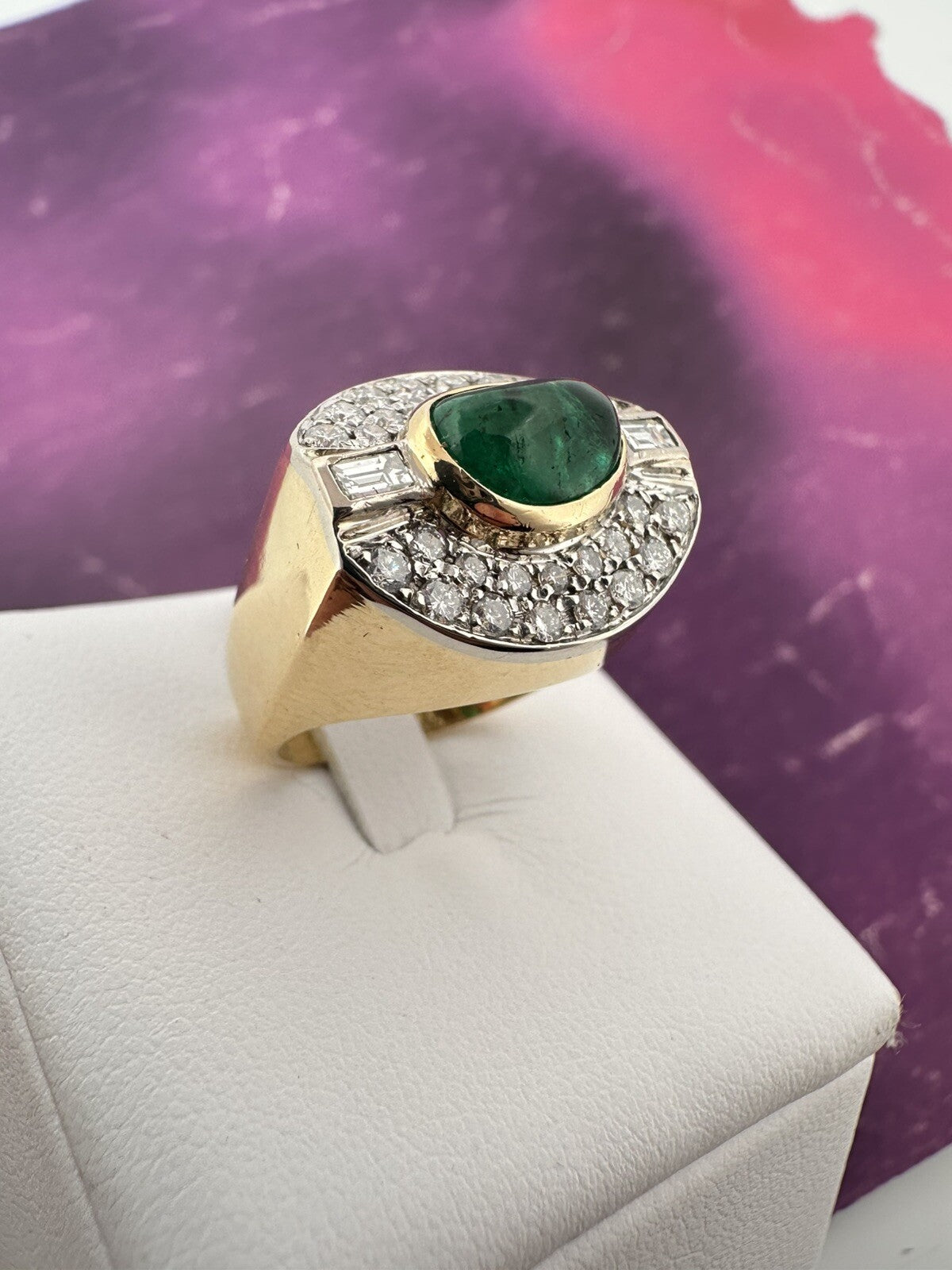 Anello a fascia in oro 18 kt con smeraldo cabochon e diamanti, anni '90 – foto 17