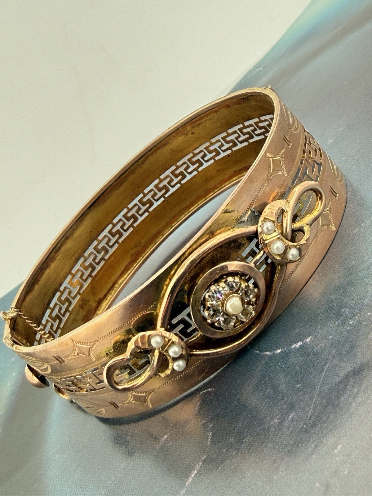 Bracciale a fascia antico in oro 6/7 kt con paste vitree e microperle – foto 8