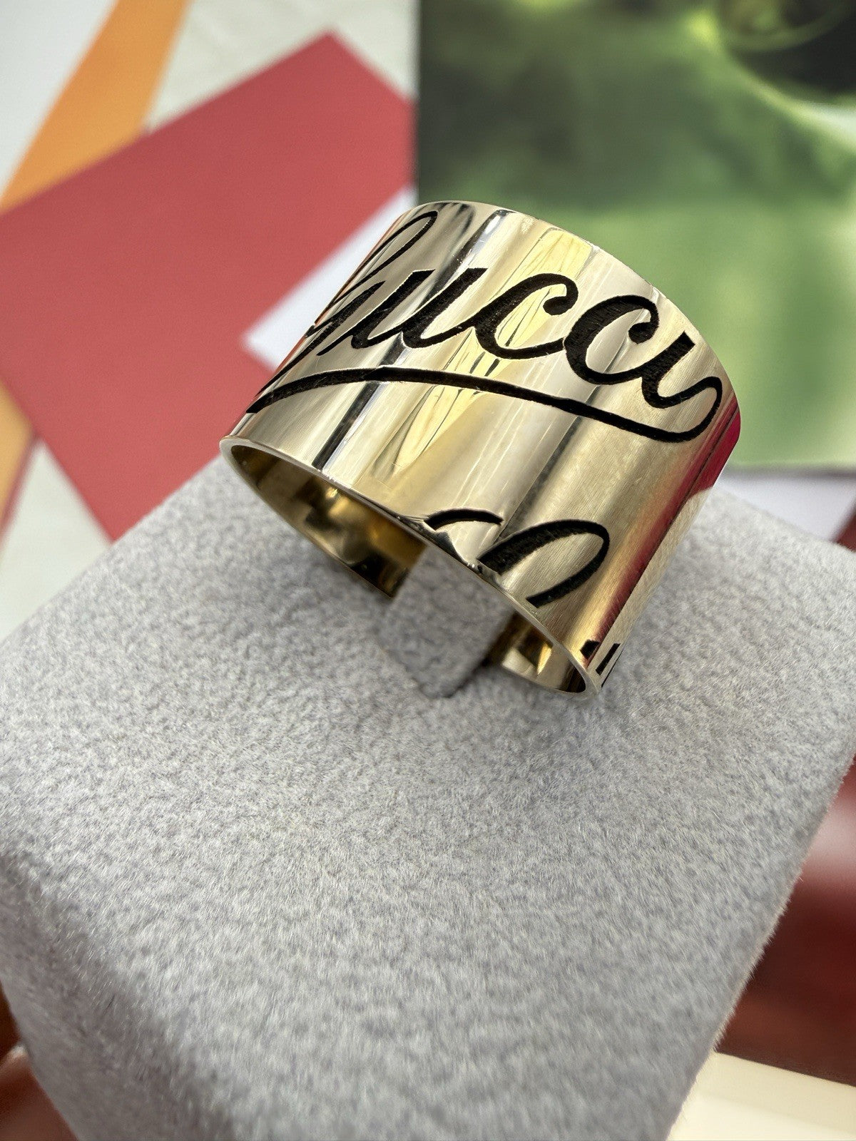 Anello Gucci Icon Prints a fascia larga in oro giallo 18 kt – foto 24