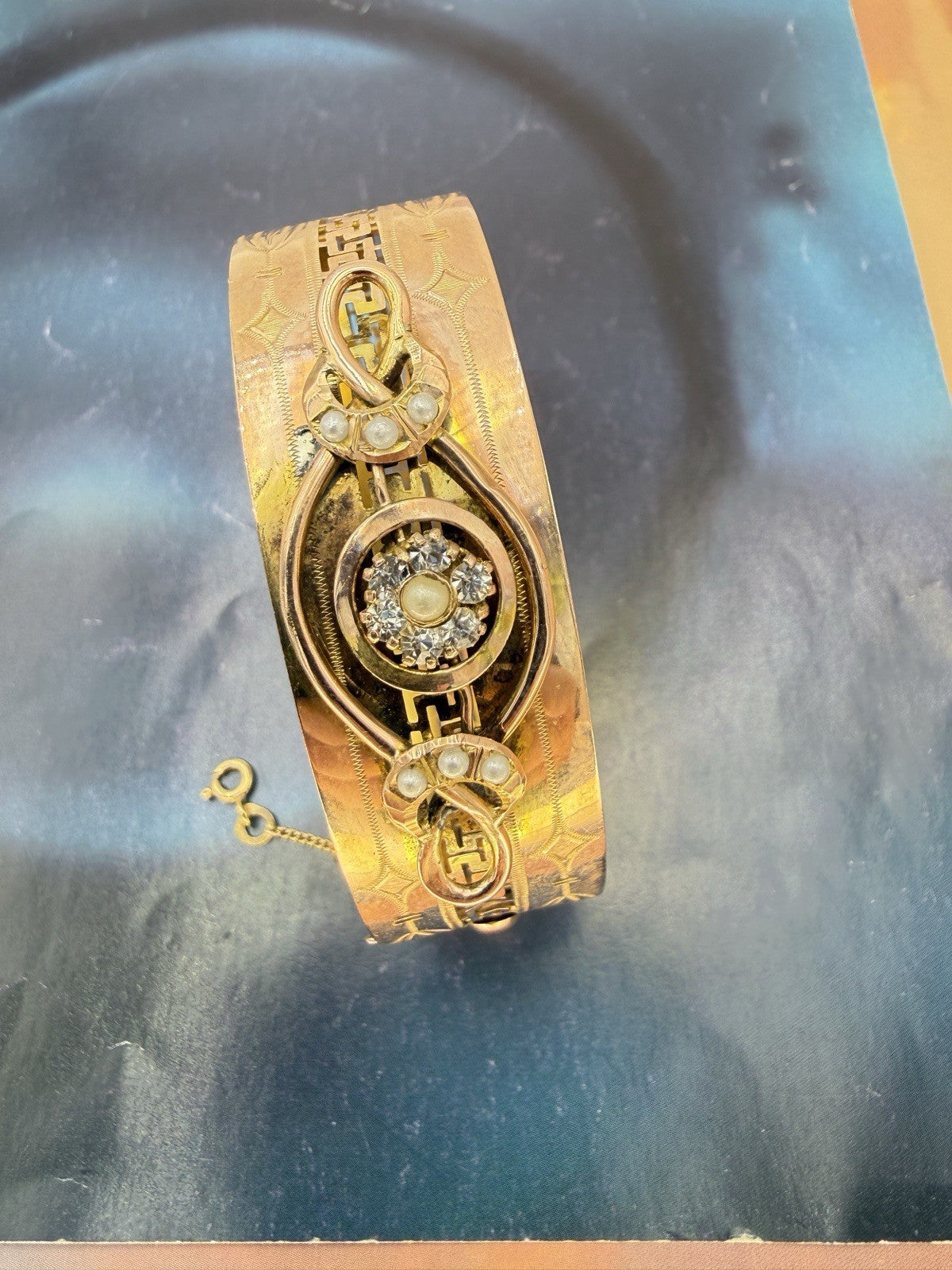 Bracciale a fascia antico in oro 6/7 kt con paste vitree e microperle – foto 6