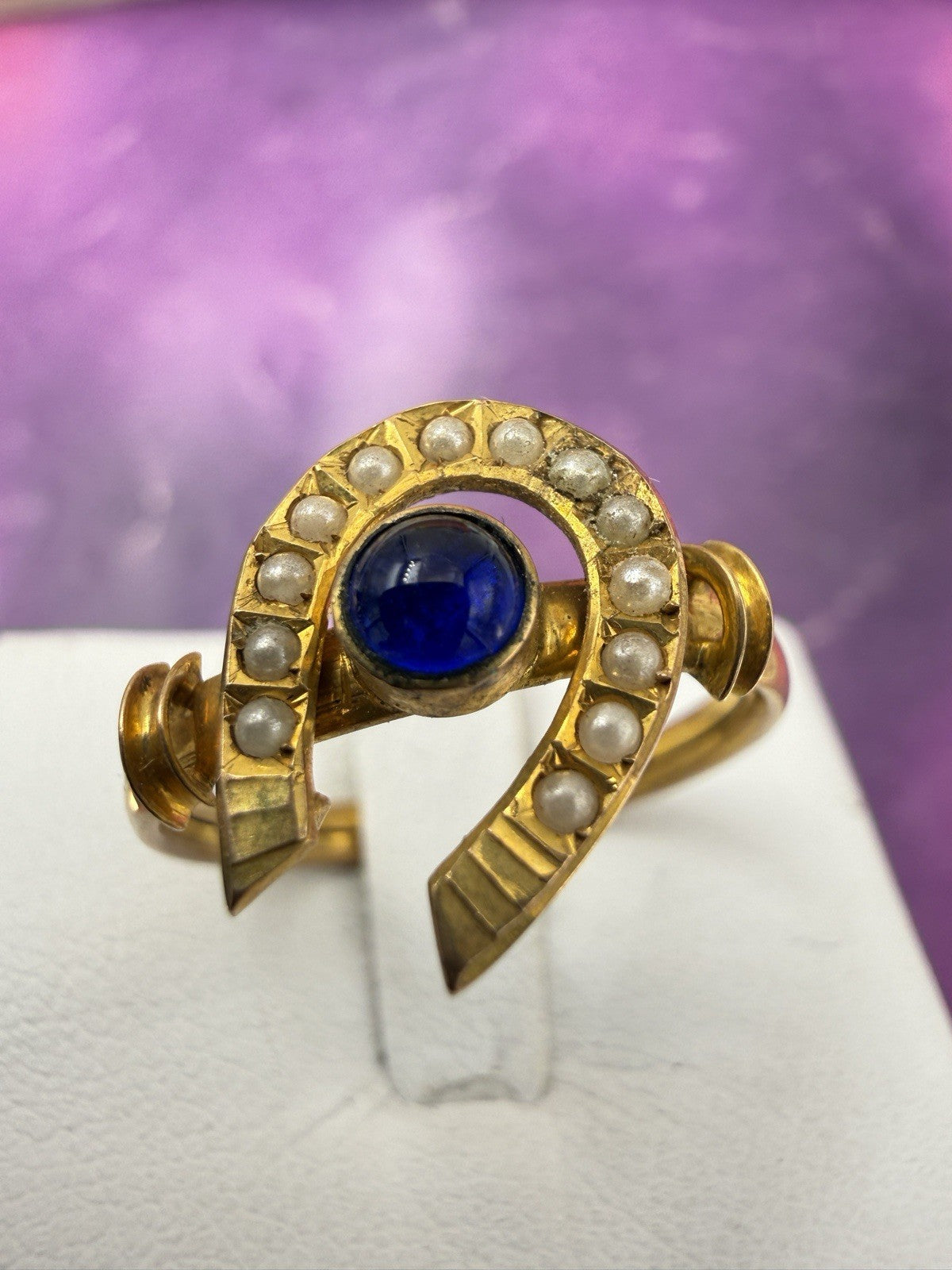 Anello borbonico a ferro di cavallo in oro 6/7 kt con pietra blu e microperle – foto 2