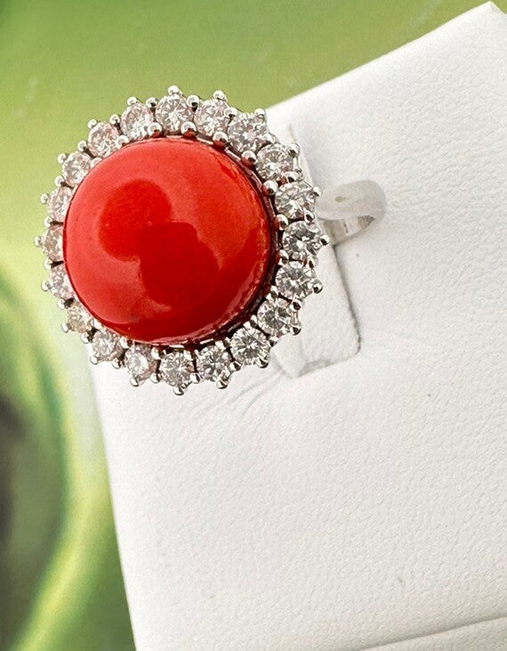 Anello artigianale in oro bianco 18 kt con sfera di corallo e brillanti – foto 9