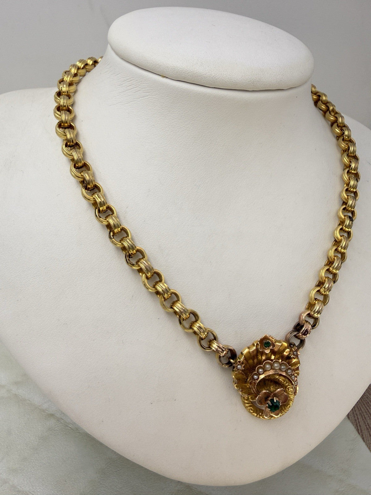 Collana antica in oro 6/7 kt con centrale a conchiglia, perline e paste vitree – foto 2