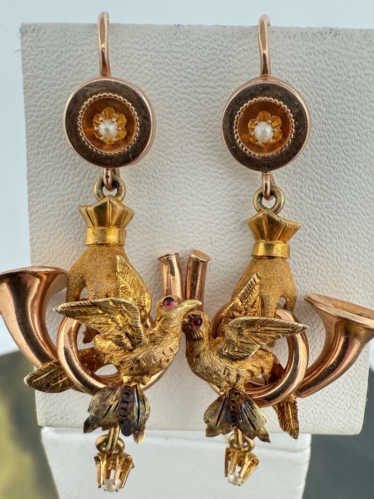 Orecchini antichi in oro 6/7 kt con paste vitree rosse e microperle, fine '800 – foto 3