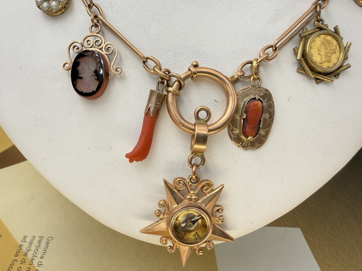 Collana antica in oro rosa 12 kt con bussola a stella e ciondoli – foto 2