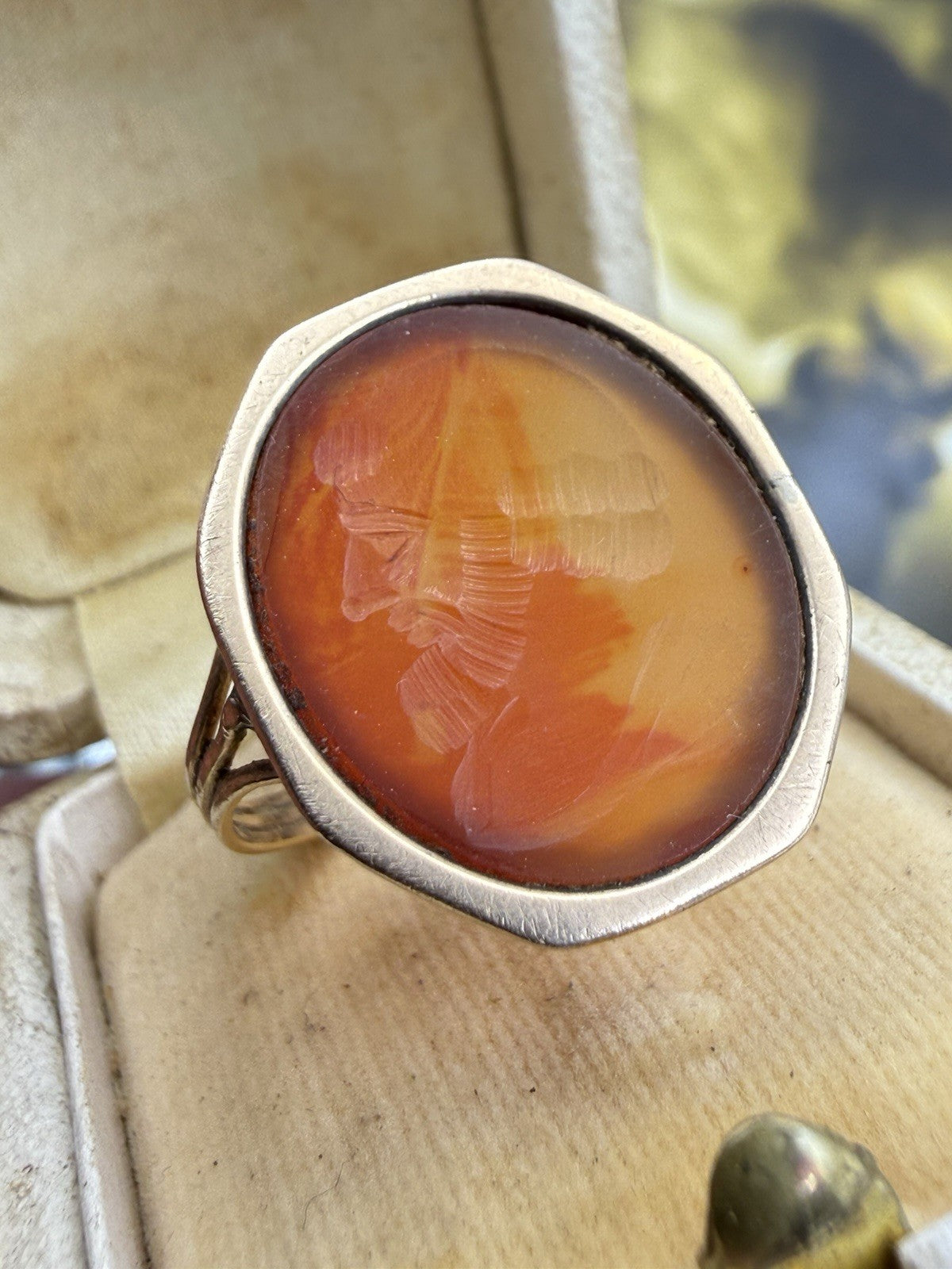 Anello borbonico in oro 6/7 kt con corniola incisa a volto di filosofo – foto 18