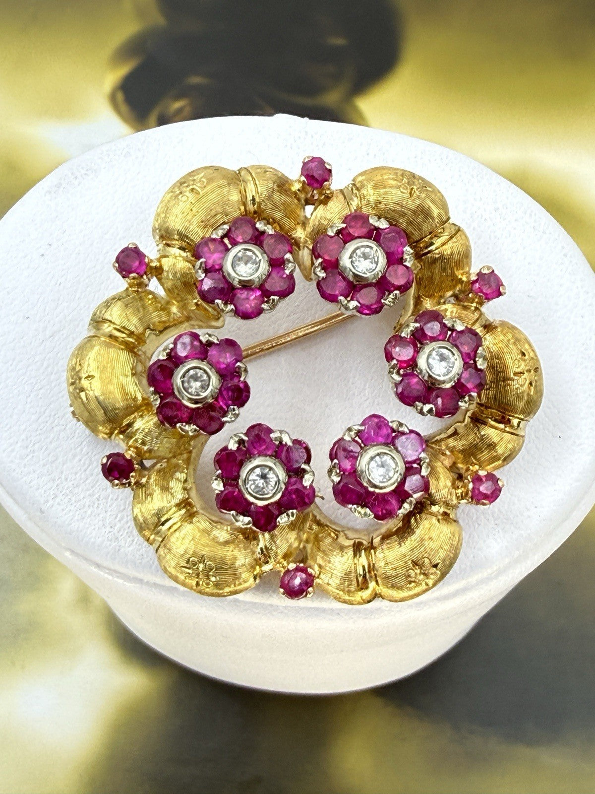 Spilla vintage in oro 18 kt con rubini e brillanti, anni '70 – foto 7