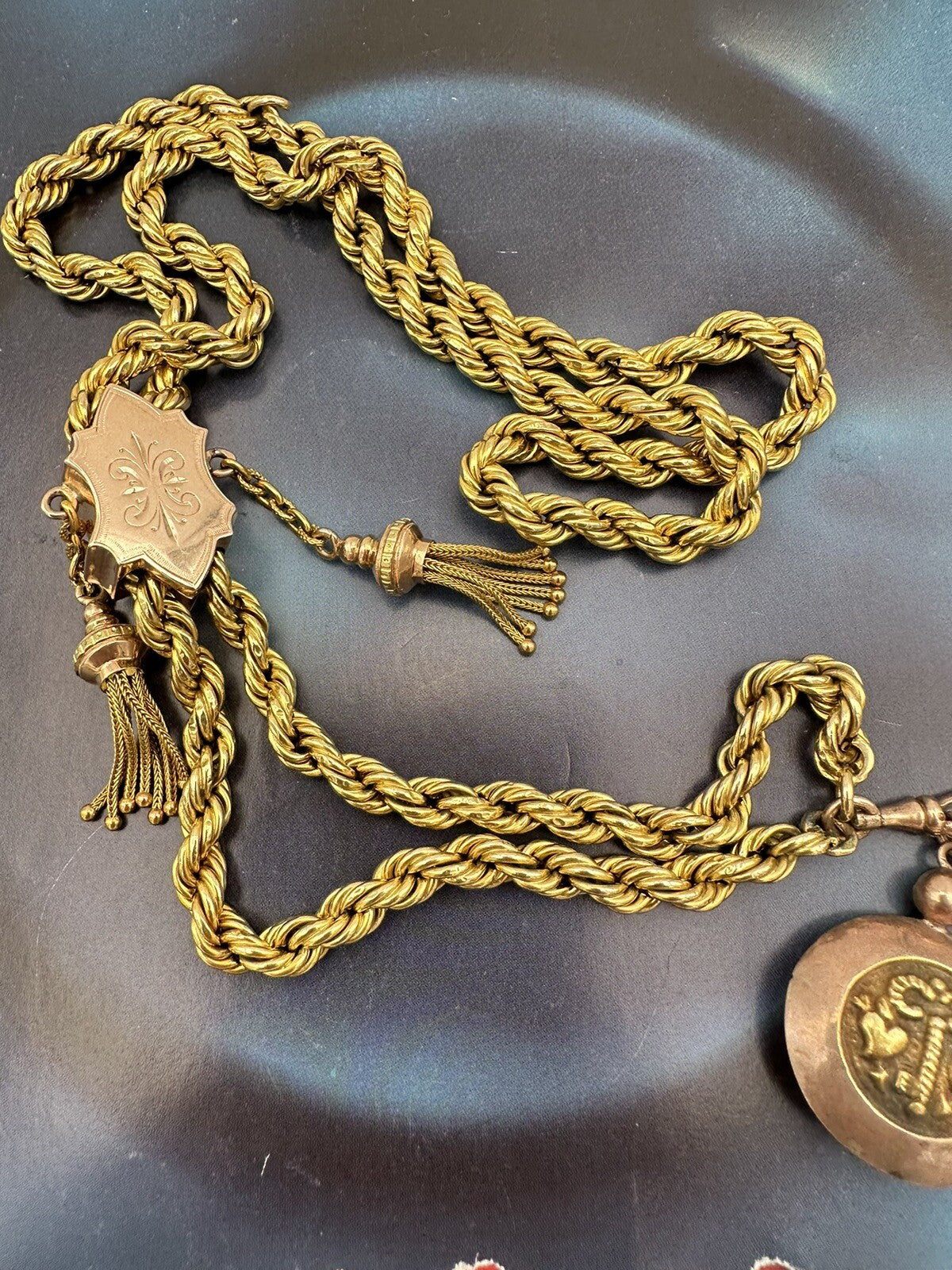 Collana saliscendi antica in oro 6/7 kt con ciondolo chiave del cuore – foto 15