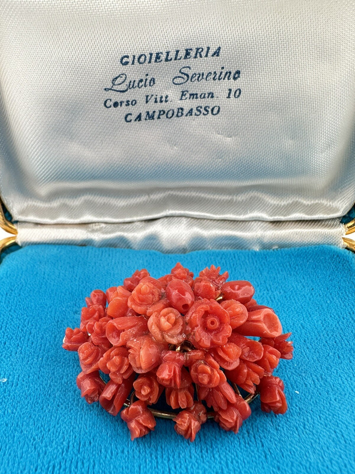 Spilla pendente in oro 18 kt con roselline di corallo, anni '70 – foto 6