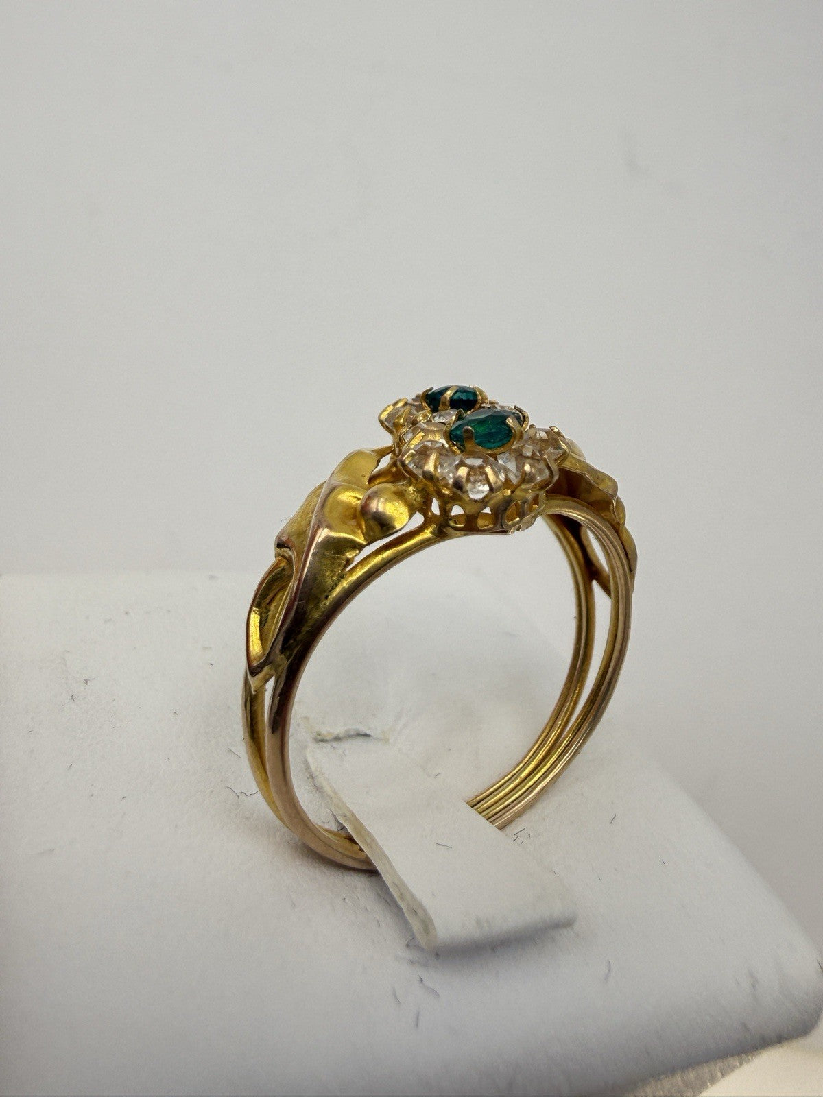 Anello antico in oro 12 kt con paste vitree verdi e bianche, inizi '900 – foto 10