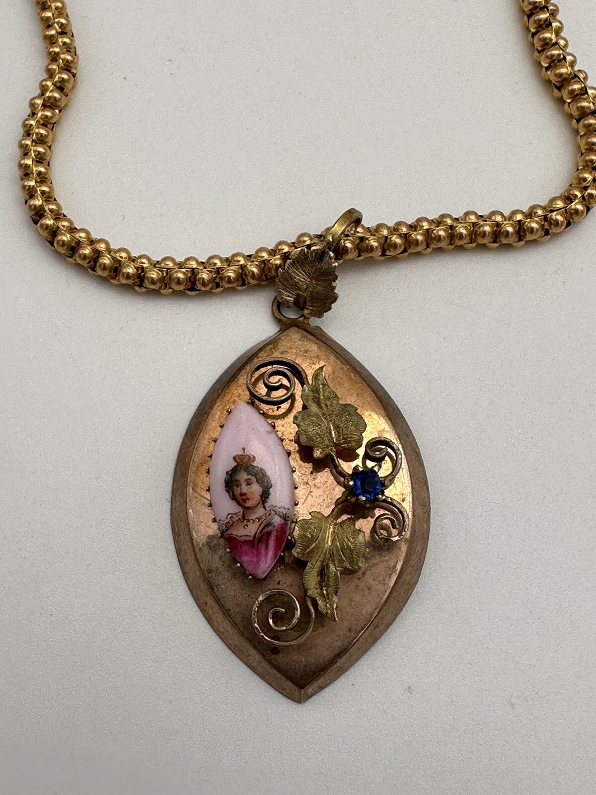 Collana antica in oro 6/7 kt con ciondolo floreale e miniatura su ceramica – foto 9