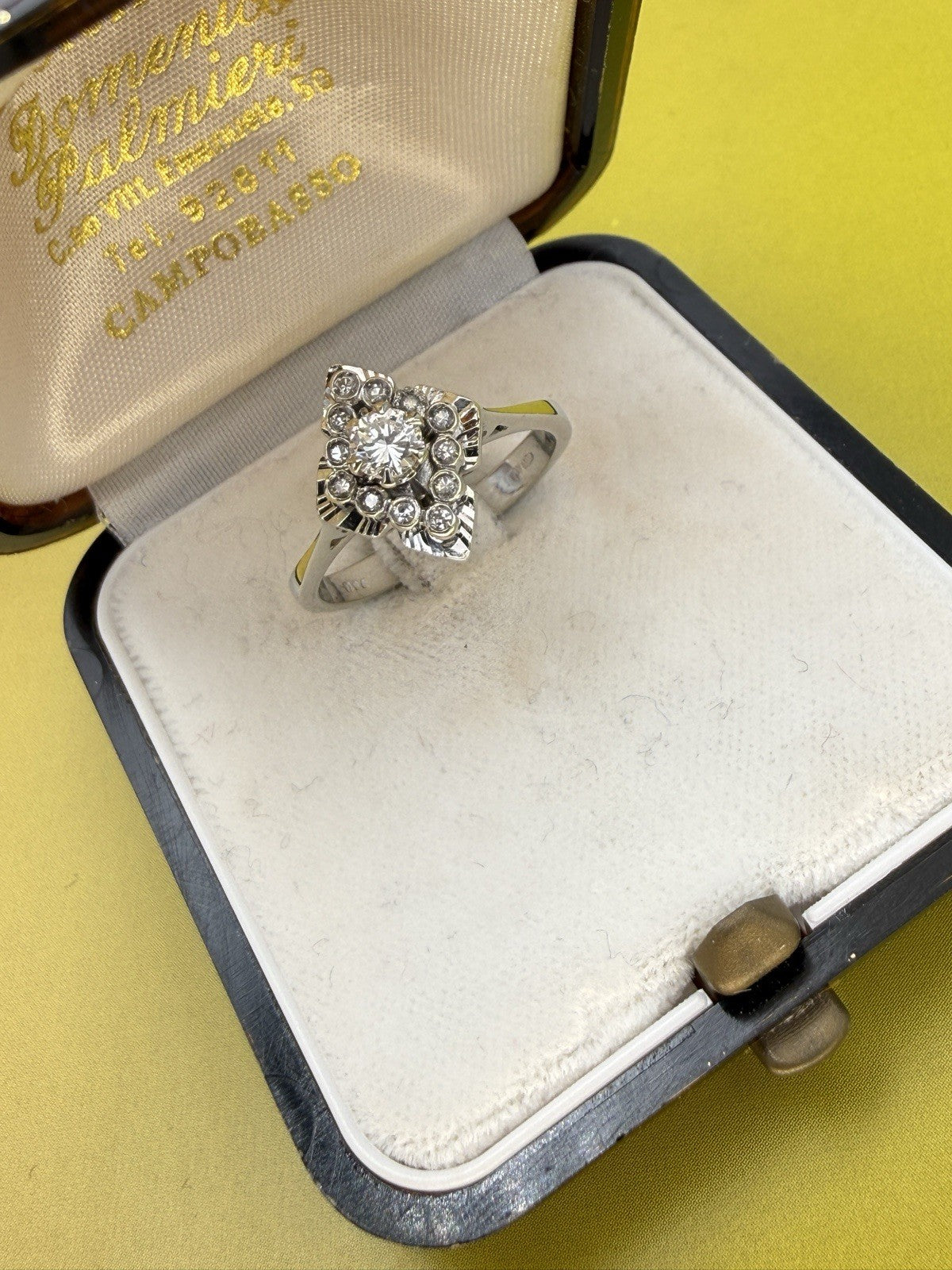 Anello da fidanzamento vintage in oro bianco 18 kt con brillanti, anni '70