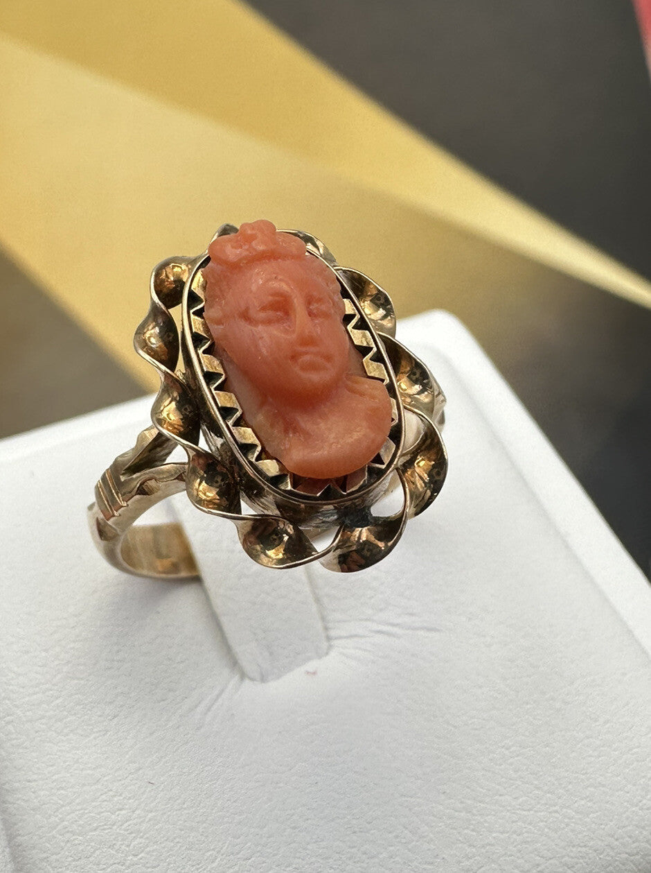 Anello borbonico in oro 6/7 kt con cammeo di corallo su onice, fine '800 – foto 2