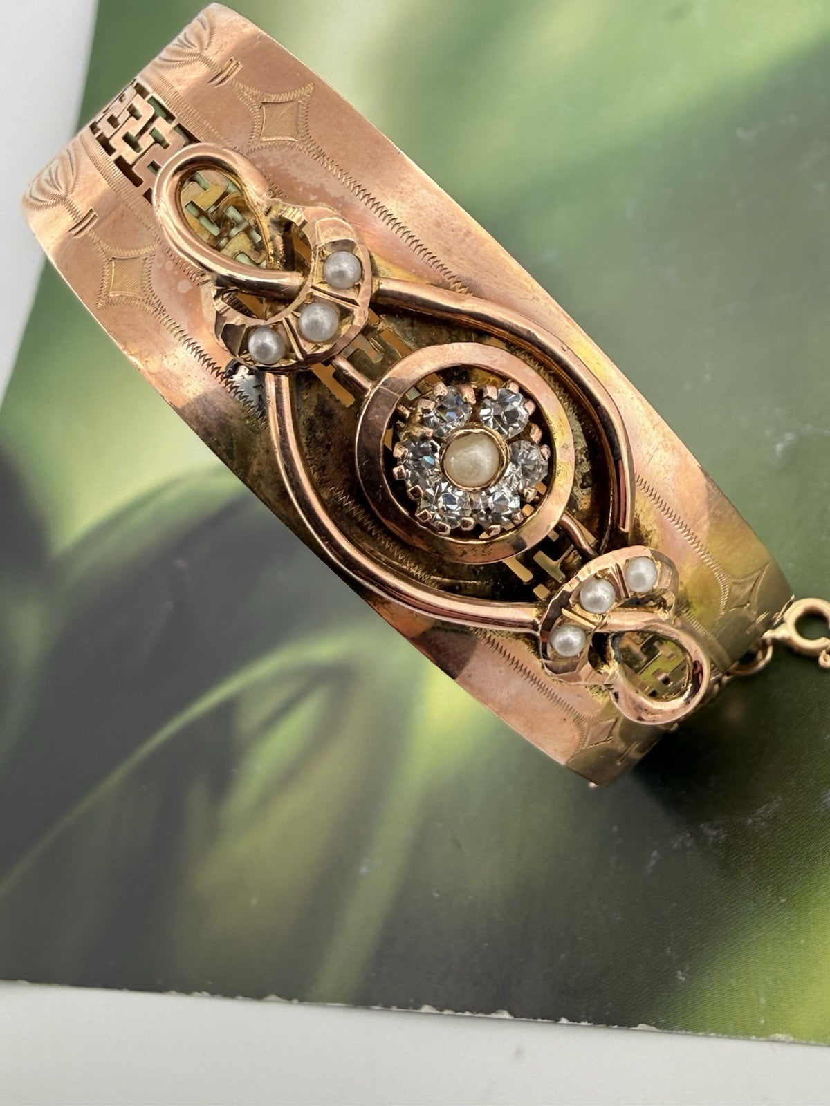 Bracciale a fascia antico in oro 6/7 kt con paste vitree e microperle – foto 13