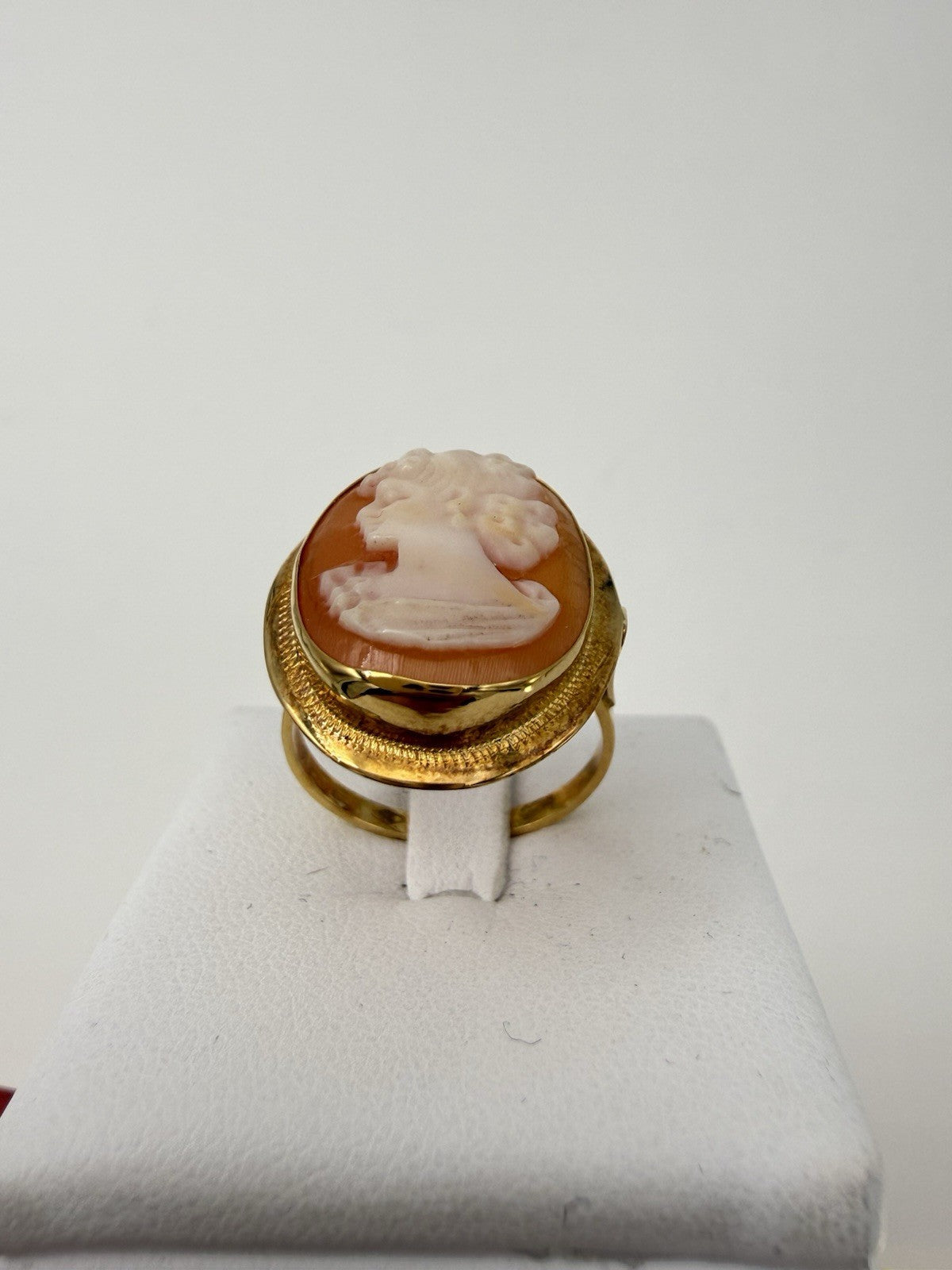 Anello con cammeo in conchiglia volto di donna, oro 18 kt – foto 13