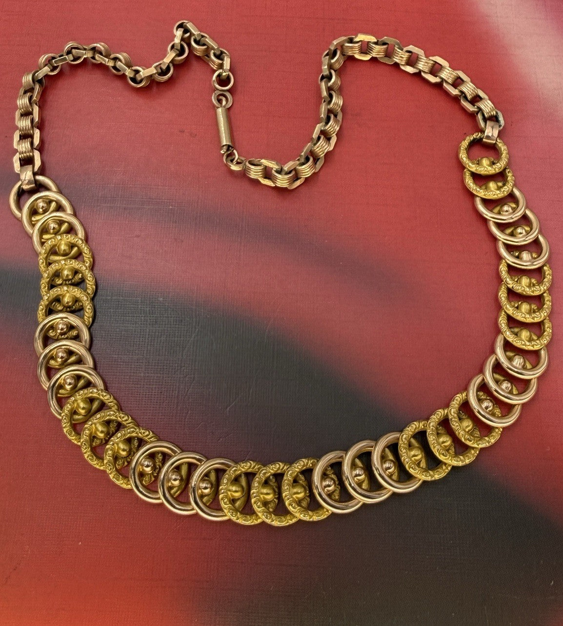 Collana girocollo antica in oro bicolore 12 kt con pietre colorate, inizi '900