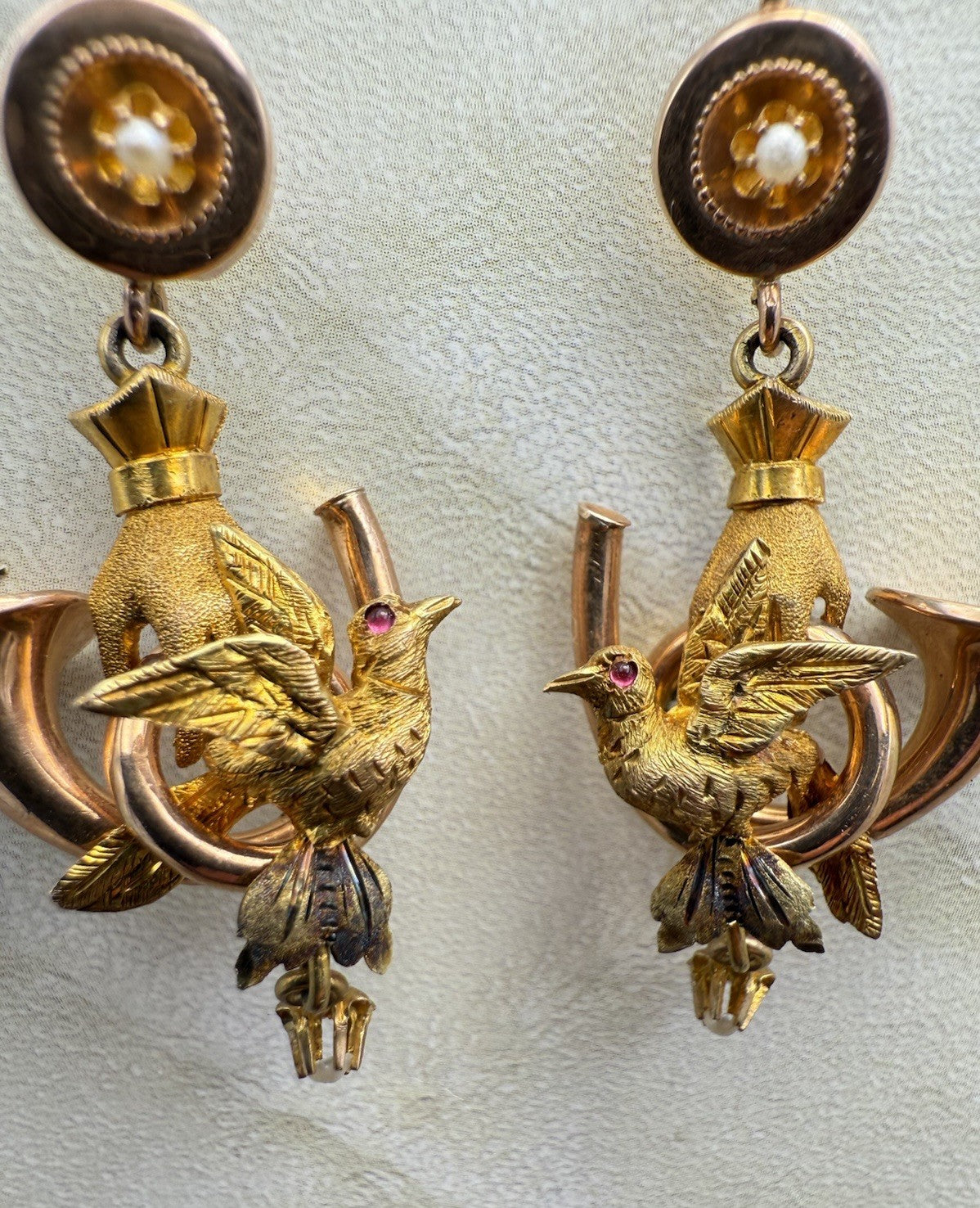 Orecchini antichi in oro 6/7 kt con paste vitree rosse e microperle, fine '800 – foto 2