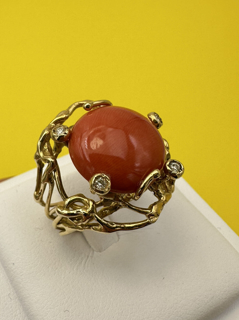 Anello artigianale in oro 18 kt con corallo cerasuolo e brillanti – foto 8