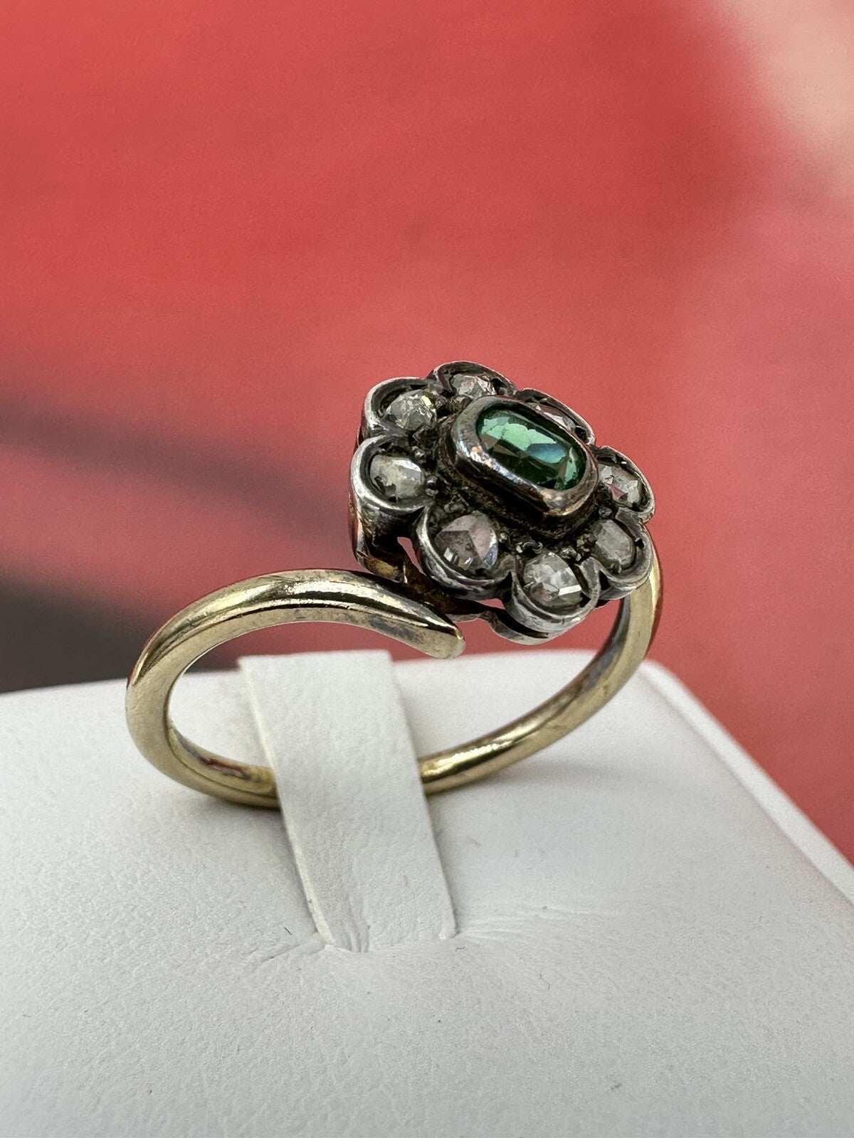 Anello a contorno in oro 18 kt e argento con diamanti taglio rosa, anni '50 – foto 9