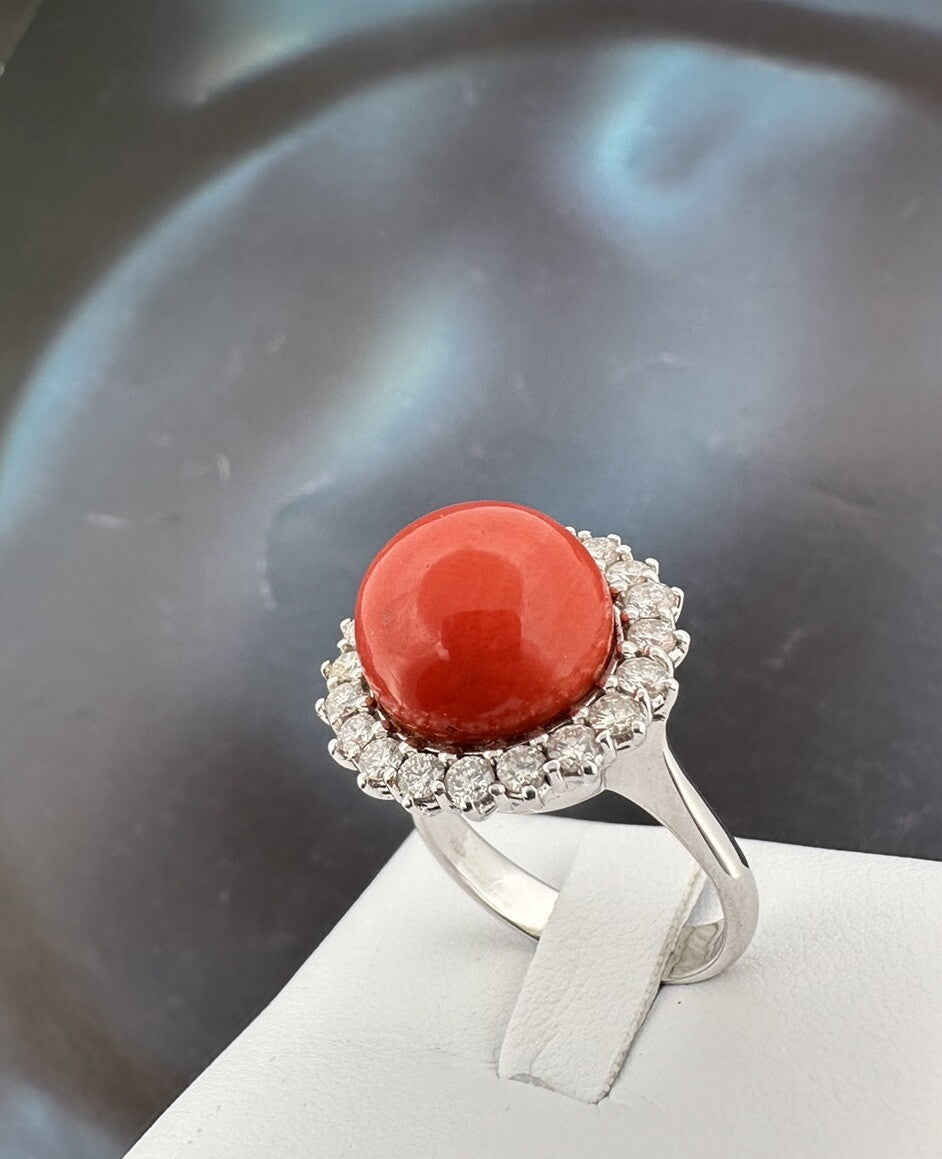 Anello artigianale in oro bianco 18 kt con sfera di corallo e brillanti – foto 20