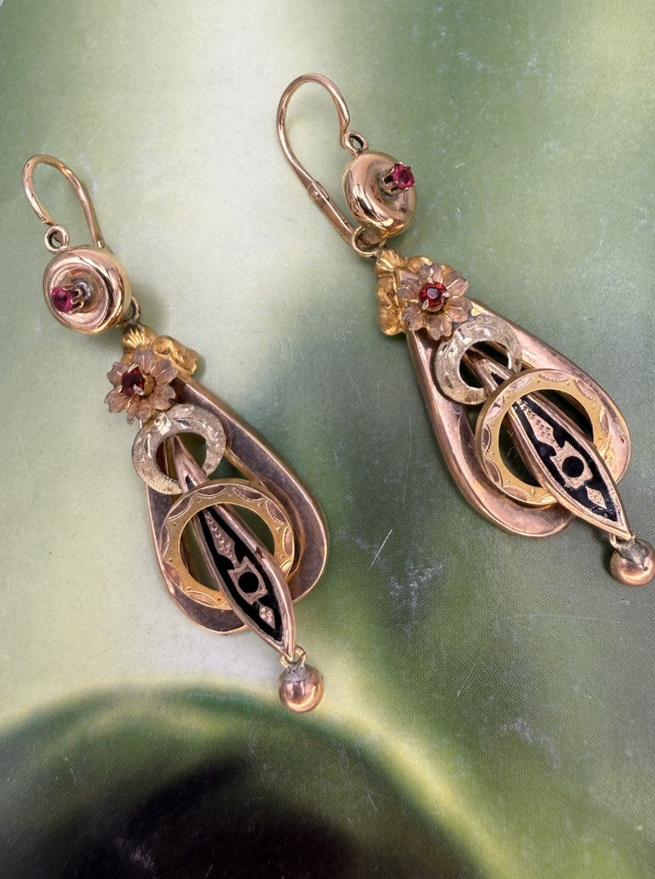 Orecchini borbonici in oro 6/7 kt con paste vitree rosse e microperle