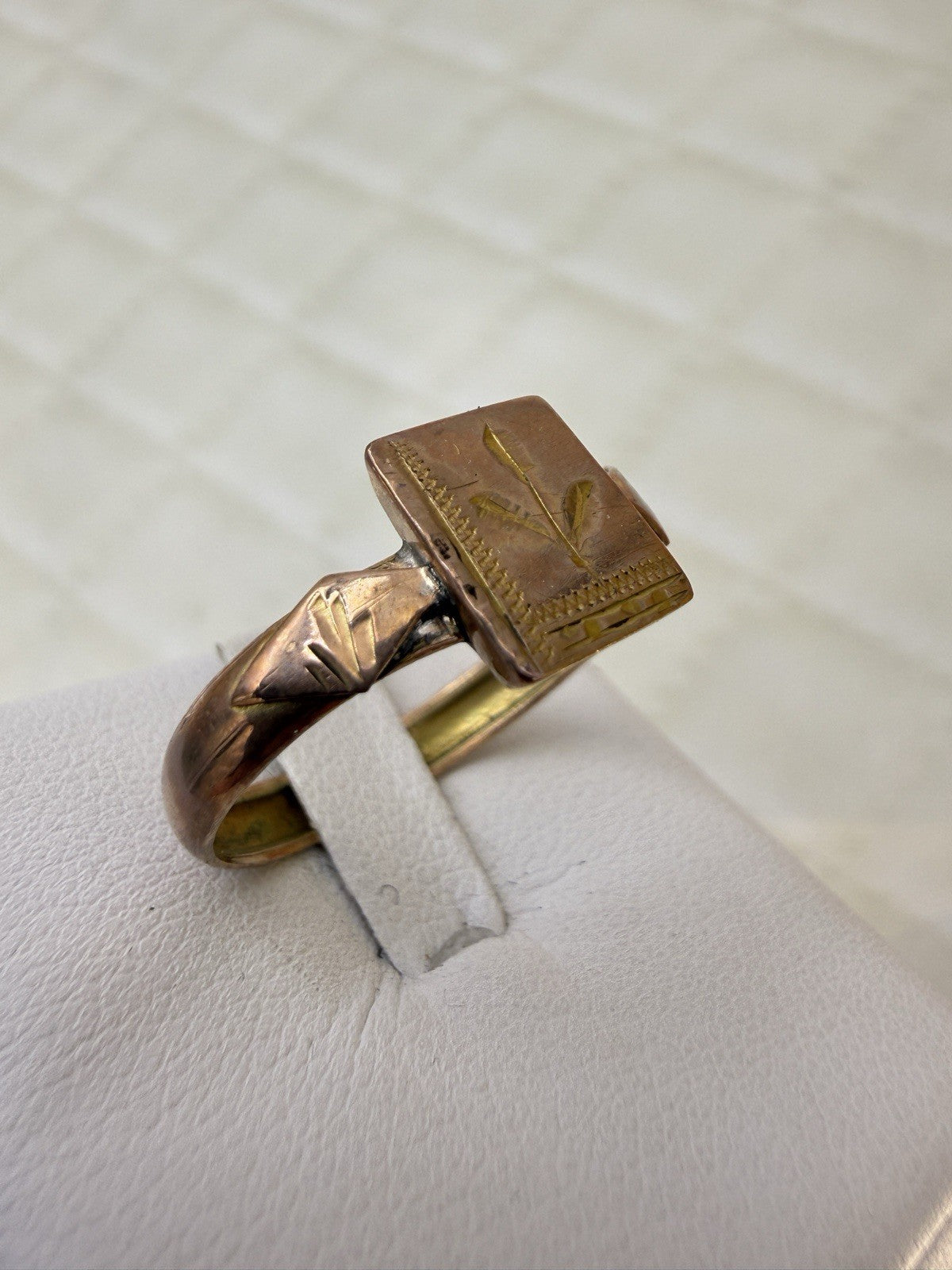 Anello borbonico inciso in oro 6/7 kt, misura 24, fine '800 – foto 9
