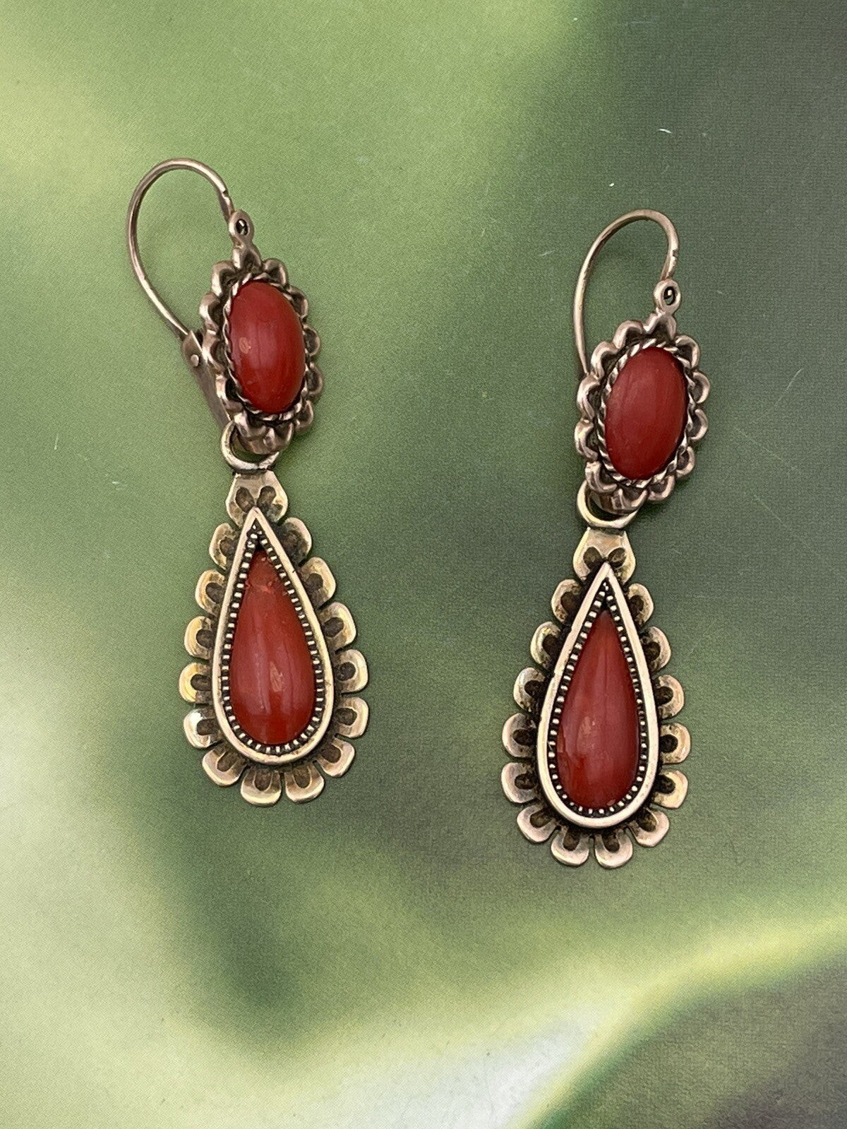 Orecchini antichi in oro rosso 6/7 kt con corallo cabochon a goccia, fine '800 – foto 10