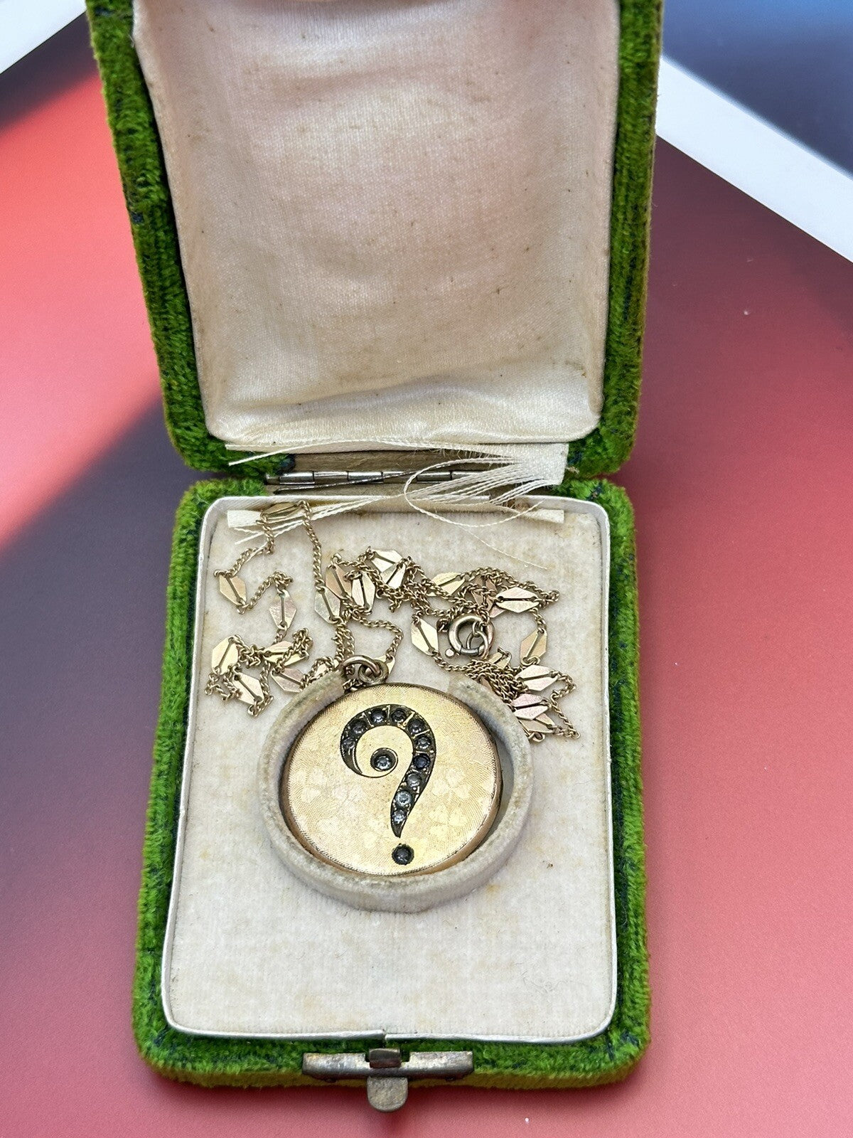 Collana con ciondolo portafoto antico in oro rosso 9 kt, inizi '900