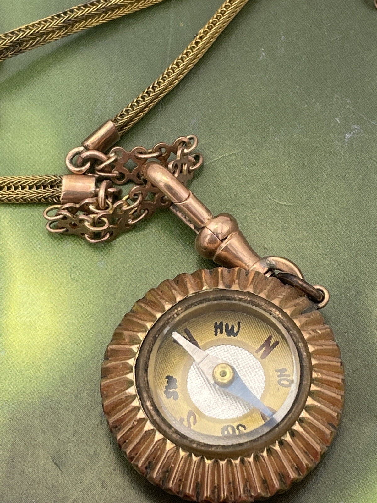 Doppia collana porta-orologio in oro rosa 6/7 kt con bussola e ciondoli – foto 8