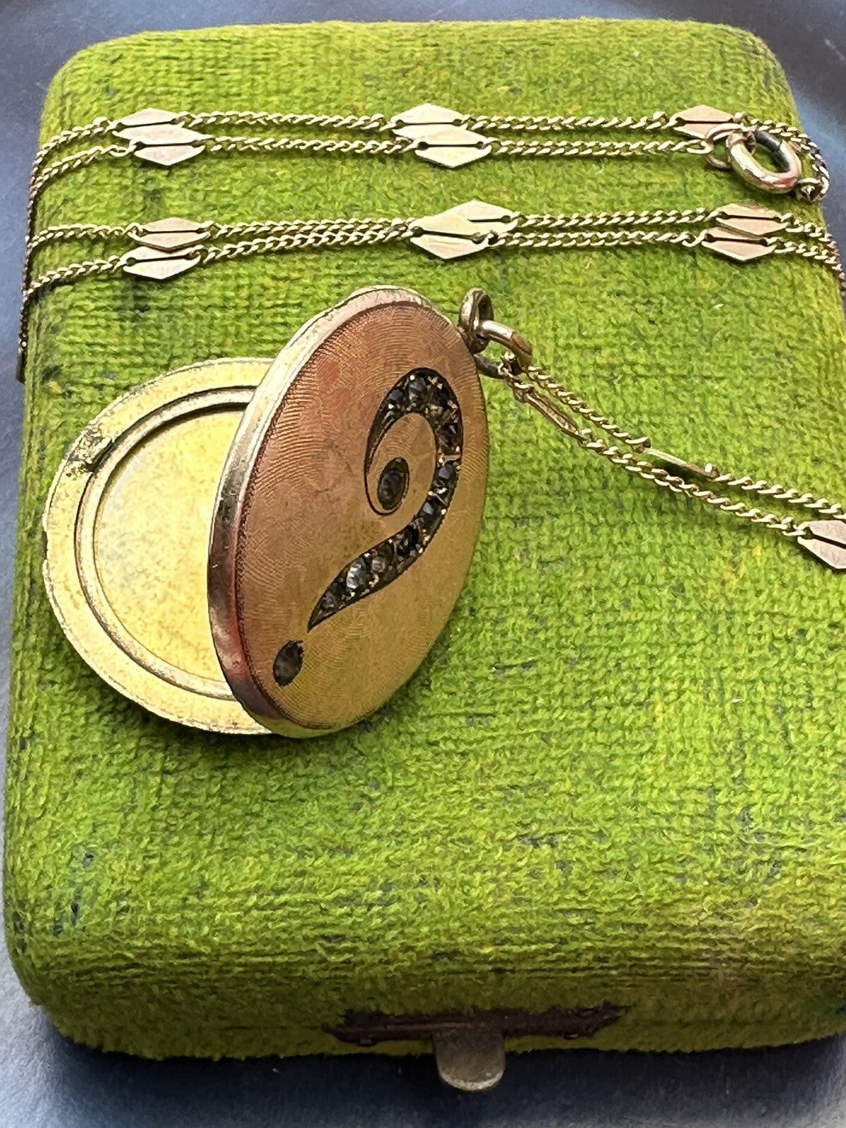 Collana con ciondolo portafoto antico in oro rosso 9 kt, inizi '900 – foto 4