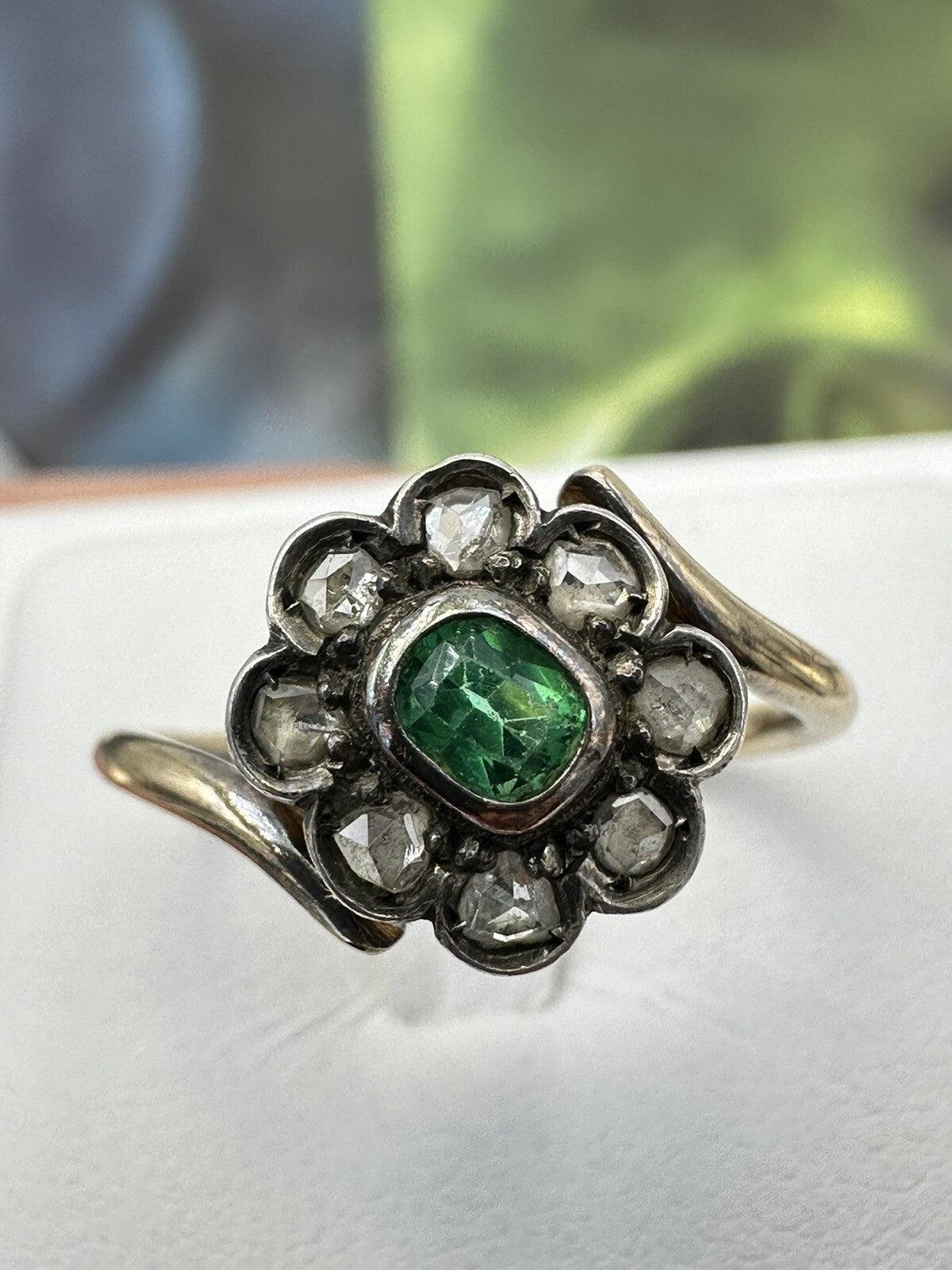 Anello a contorno in oro 18 kt e argento con diamanti taglio rosa, anni '50 – foto 12
