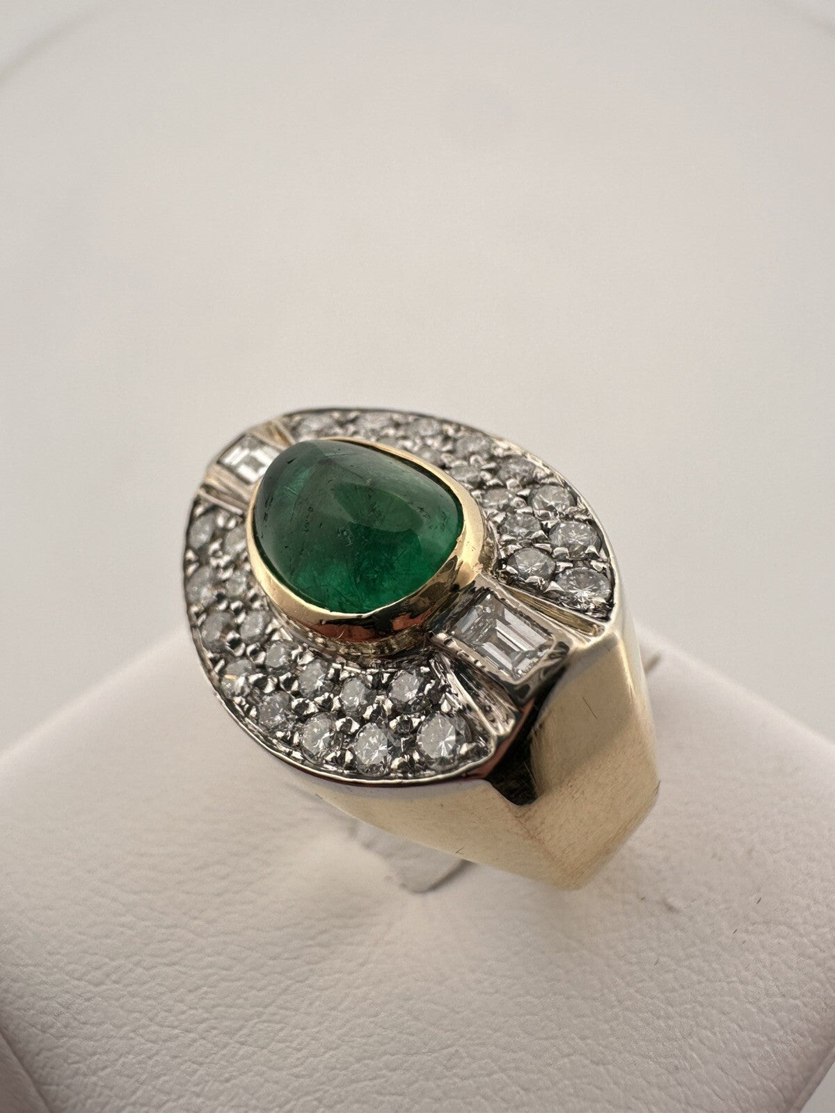 Anello a fascia in oro 18 kt con smeraldo cabochon e diamanti, anni '90 – foto 23