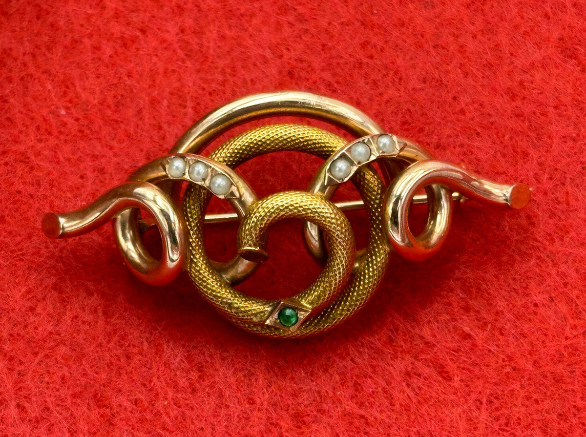 Spilla antica in oro 12 kt con microperle e pietra verde, inizi '900