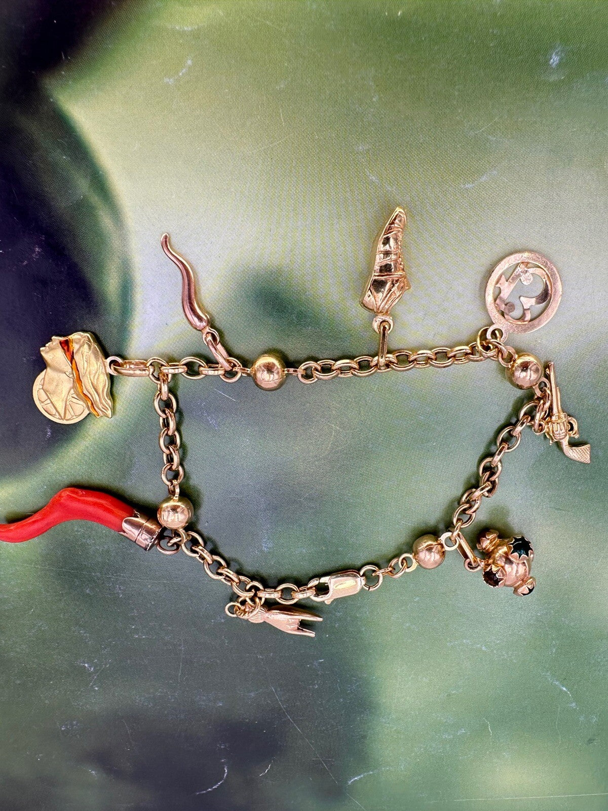Bracciale portafortuna artigianale in oro 18 kt con 8 charms – foto 16