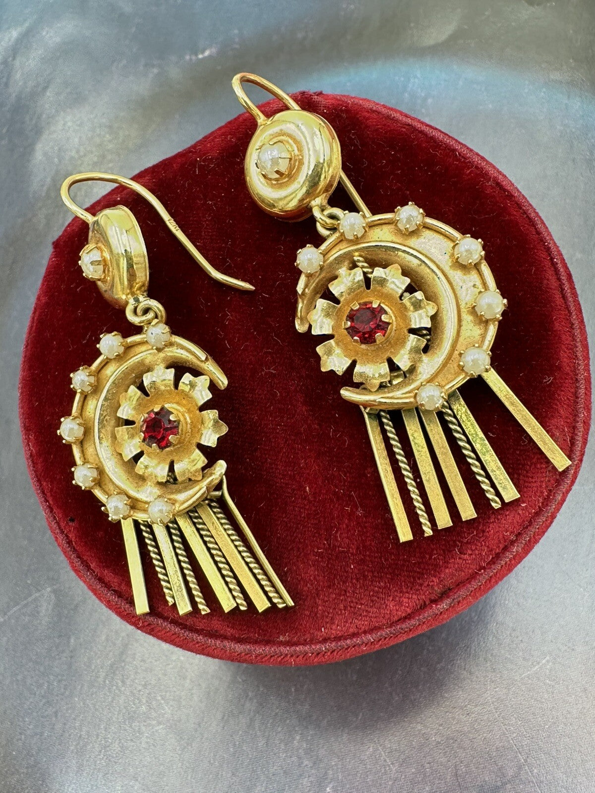 Orecchini pendenti vintage in oro 12 kt con paste vitree, anni '50–'60 – foto 2