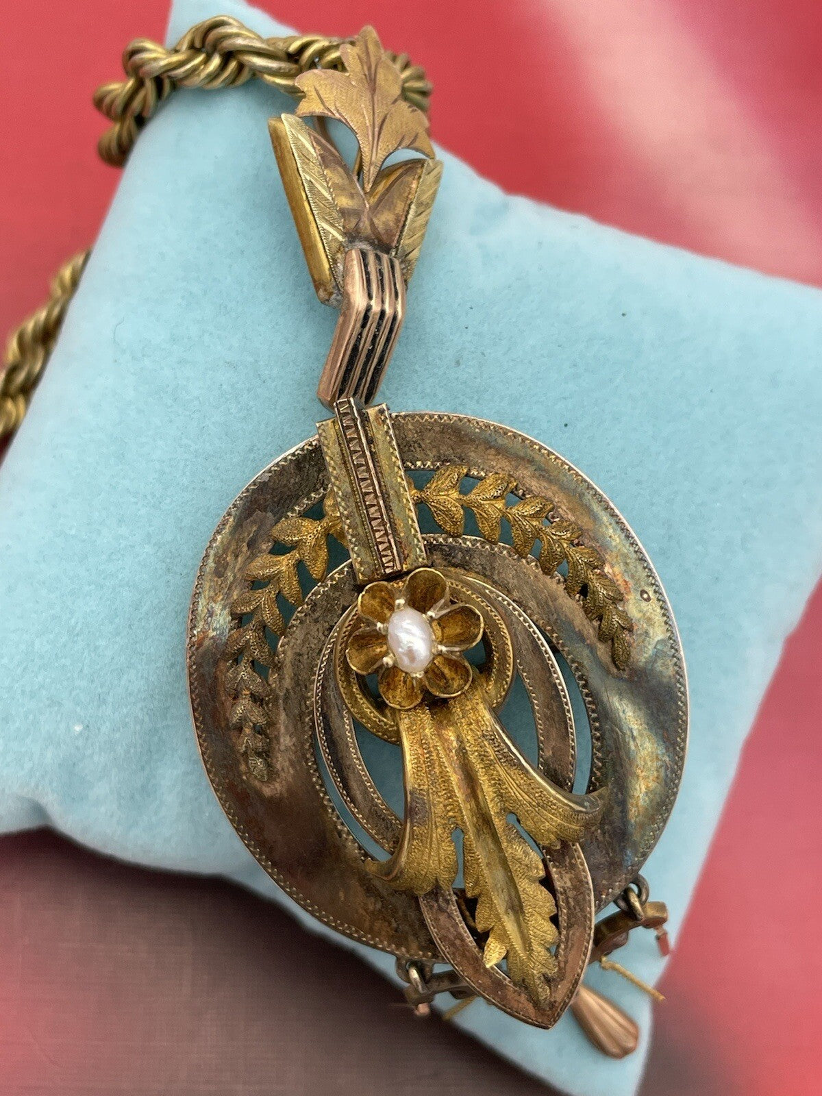 Collana antica in oro 6/7 kt con centrale-spilla inciso e perla, fine '800 – foto 4