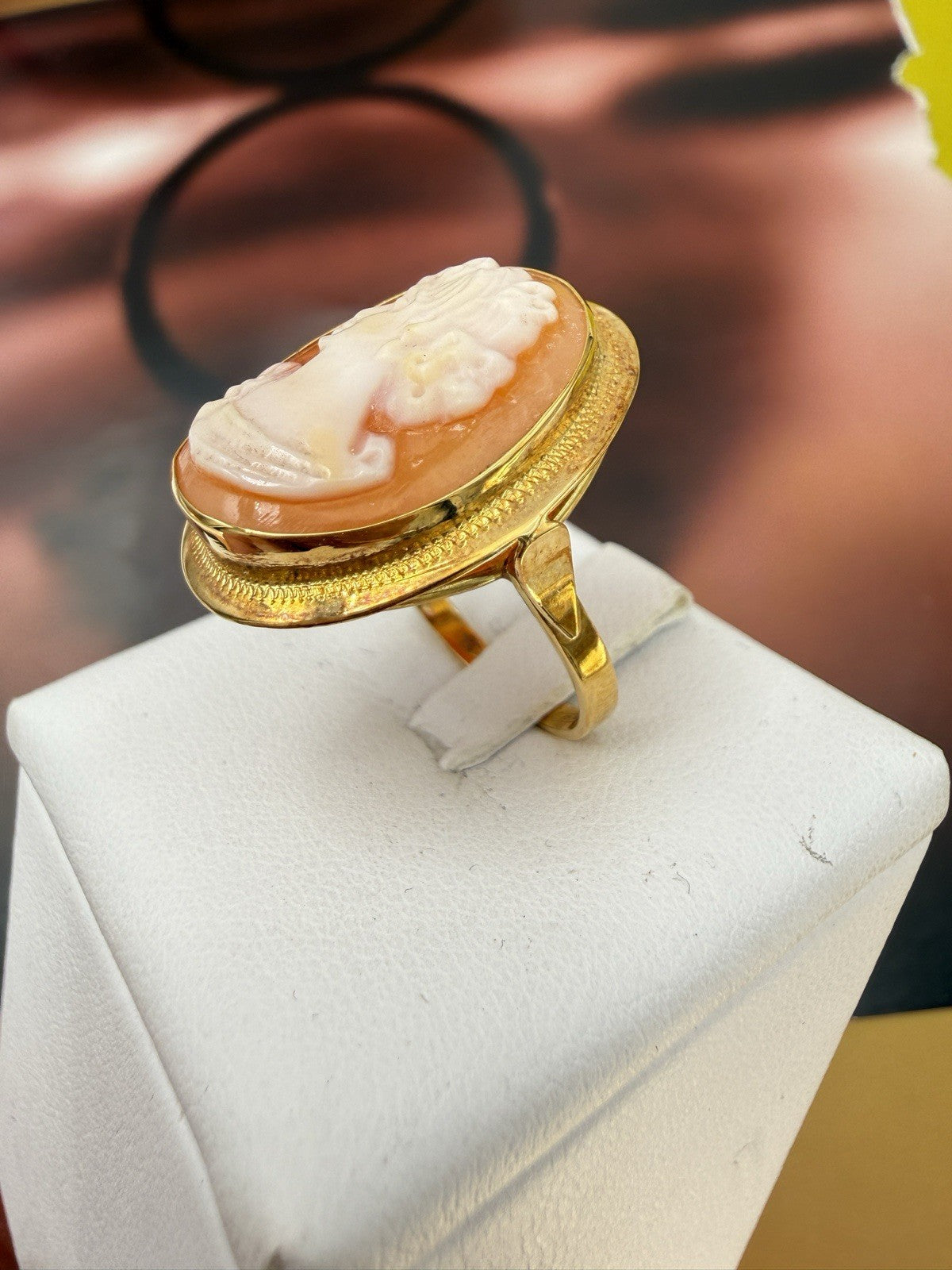 Anello con cammeo in conchiglia volto di donna, oro 18 kt – foto 2