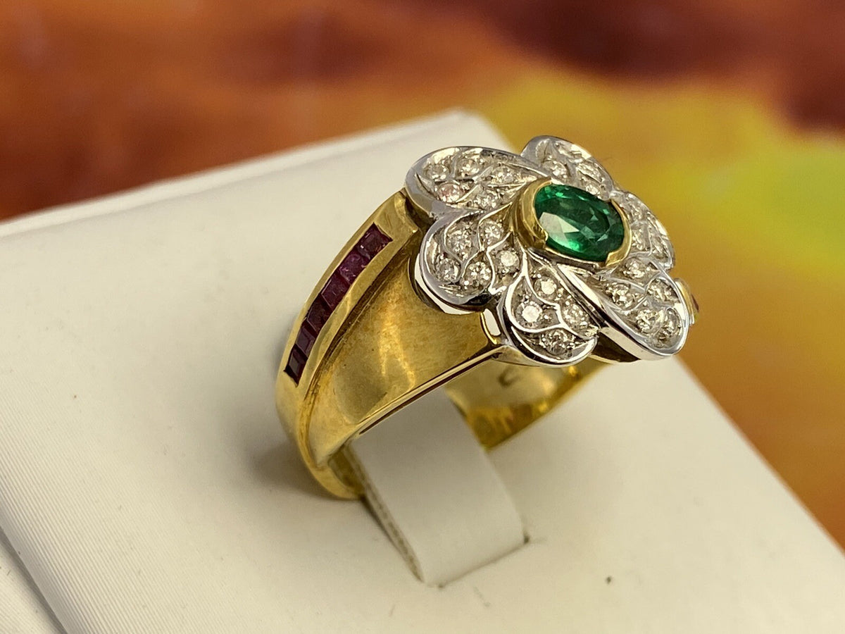 Anello a fascia in oro giallo 18 kt con smeraldo, rubini e brillanti – foto 2