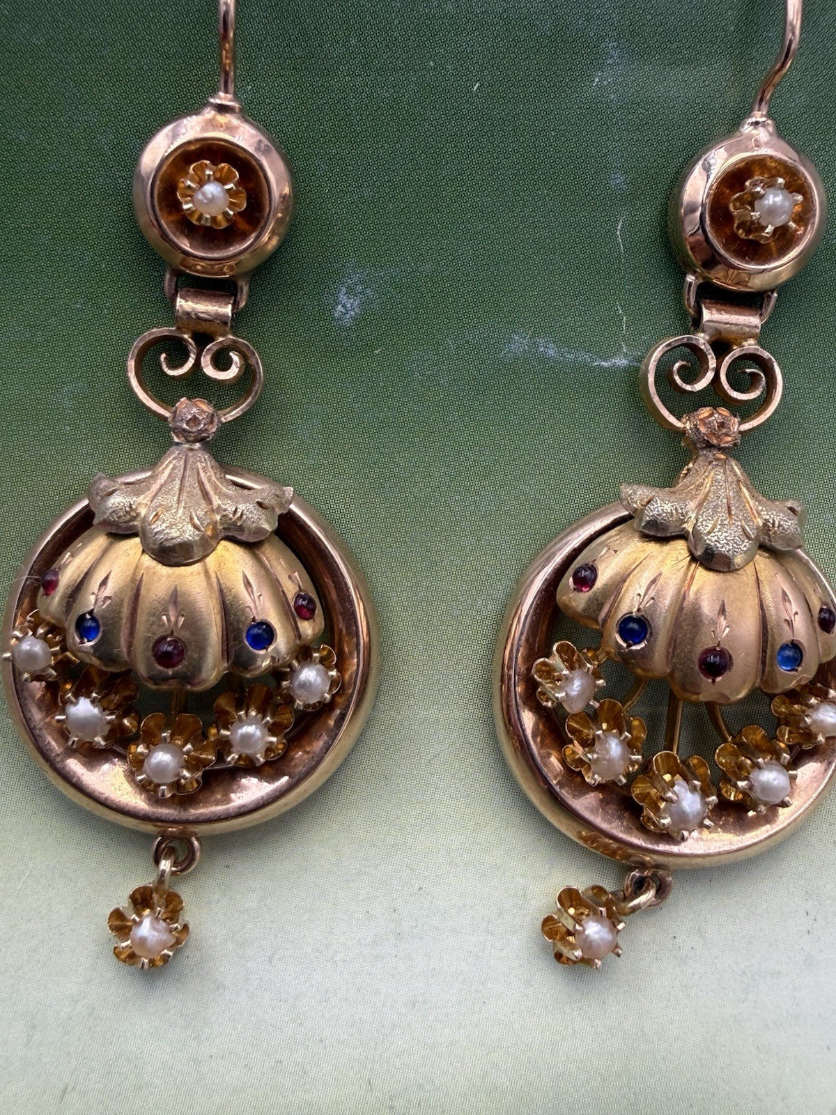 Orecchini borbonici in oro 6/7 kt con paste vitree rosse e blu e microperle – foto 10