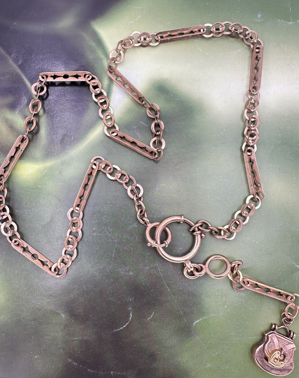 Collana in oro rosa 9 kt con moschettone e pendente a borsetta, inizi '900 – foto 3
