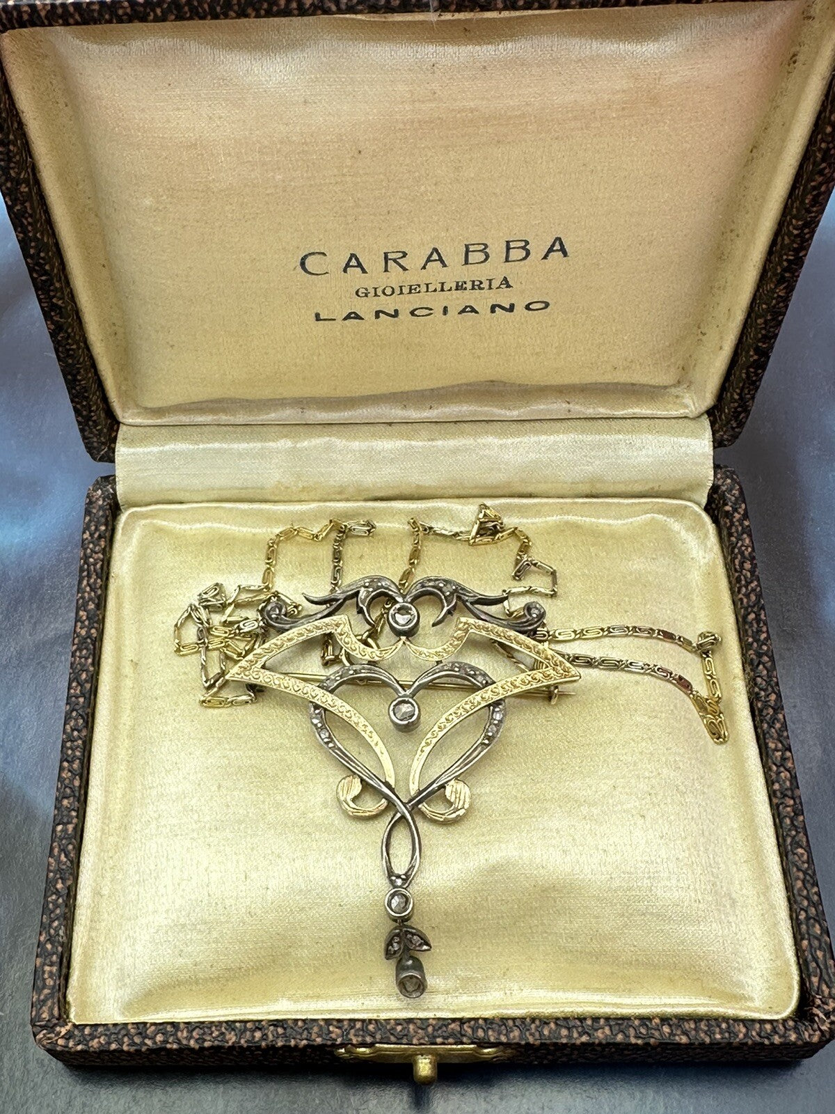 Collana con pendente-spilla antico in oro 12 kt, argento e diamanti, primi '900 – foto 3