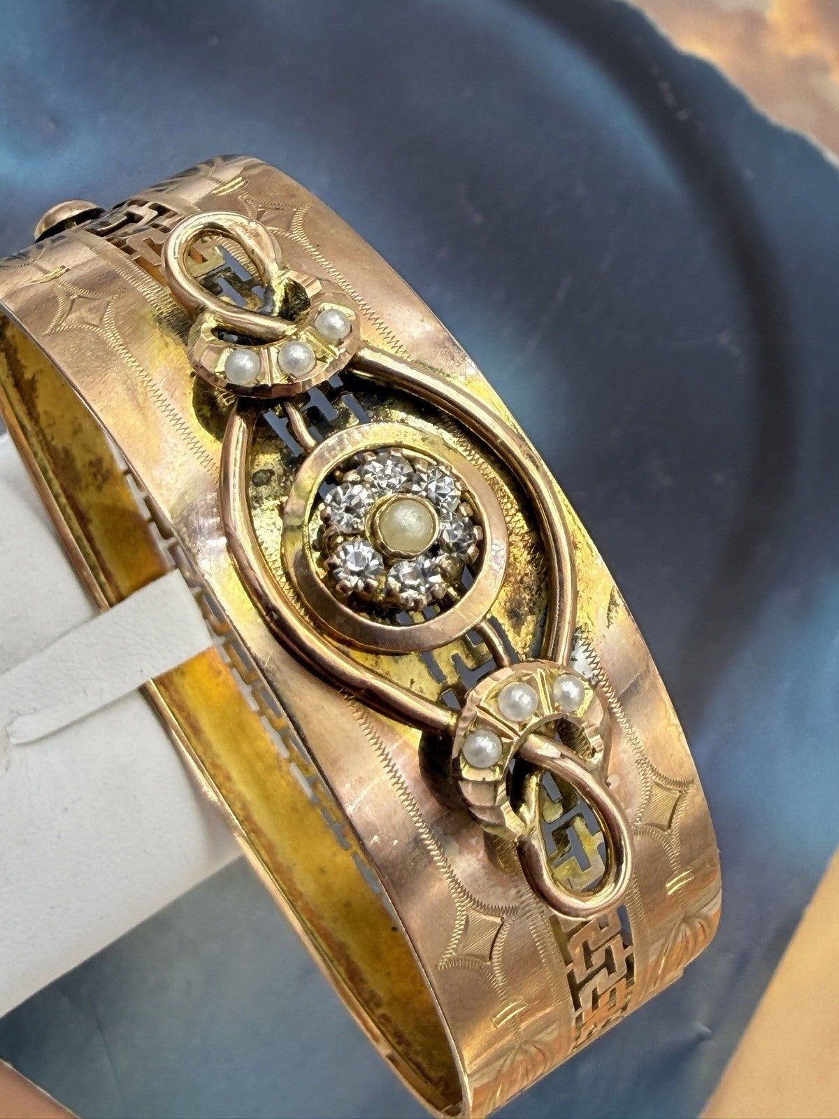 Bracciale a fascia antico in oro 6/7 kt con paste vitree e microperle – foto 7