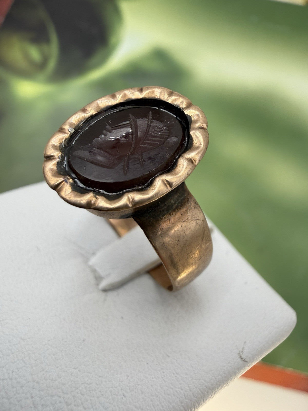Anello borbonico in oro 6/7 kt con corniola incisa a guerriero, fine '800 – foto 4