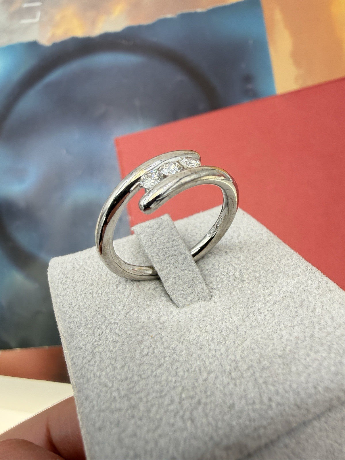 Anello trilogy Damiani in oro bianco 18 kt con diamanti da 0,30 ct – foto 6